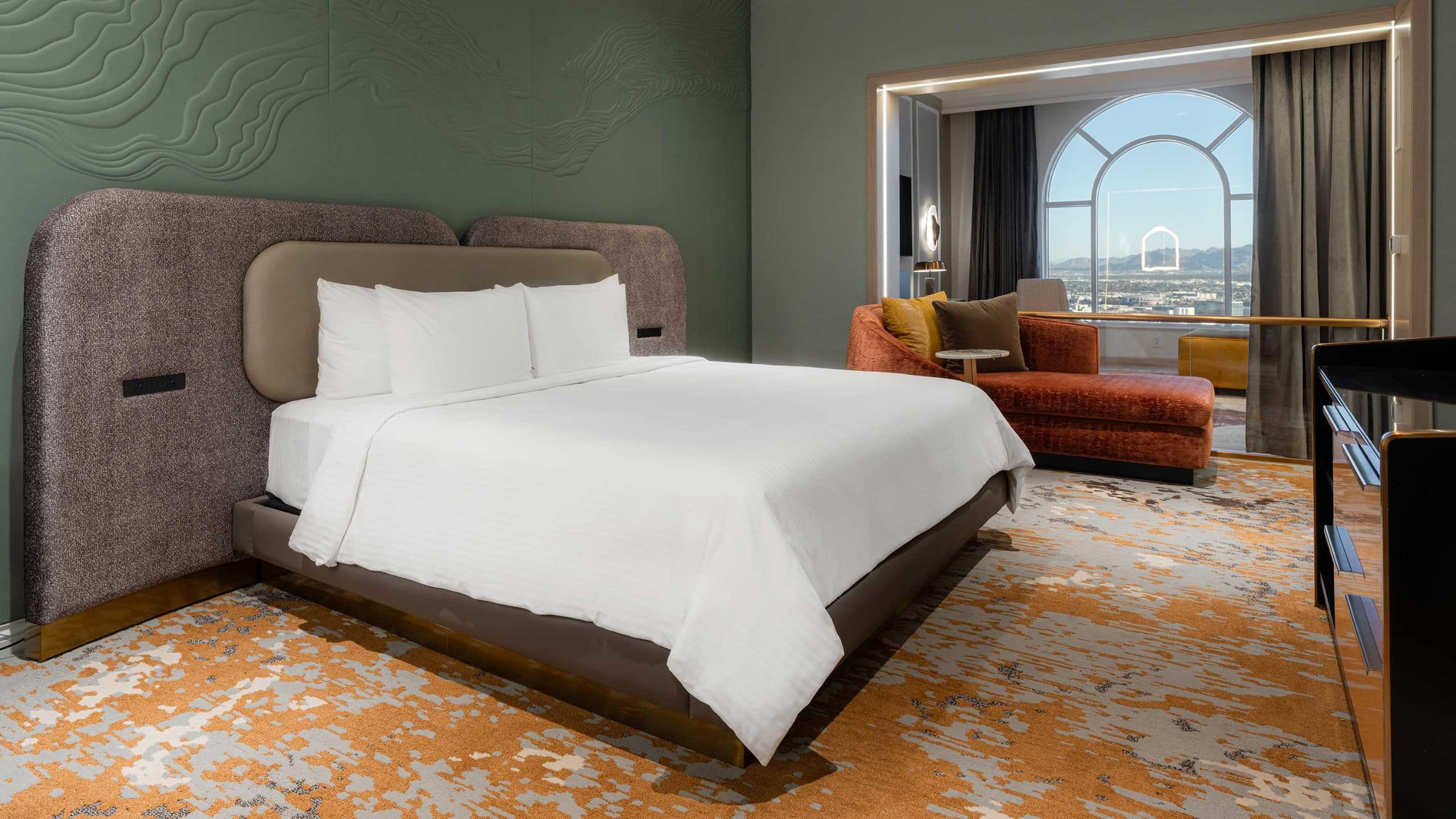 Newly Remodeled Grand Suite Bed