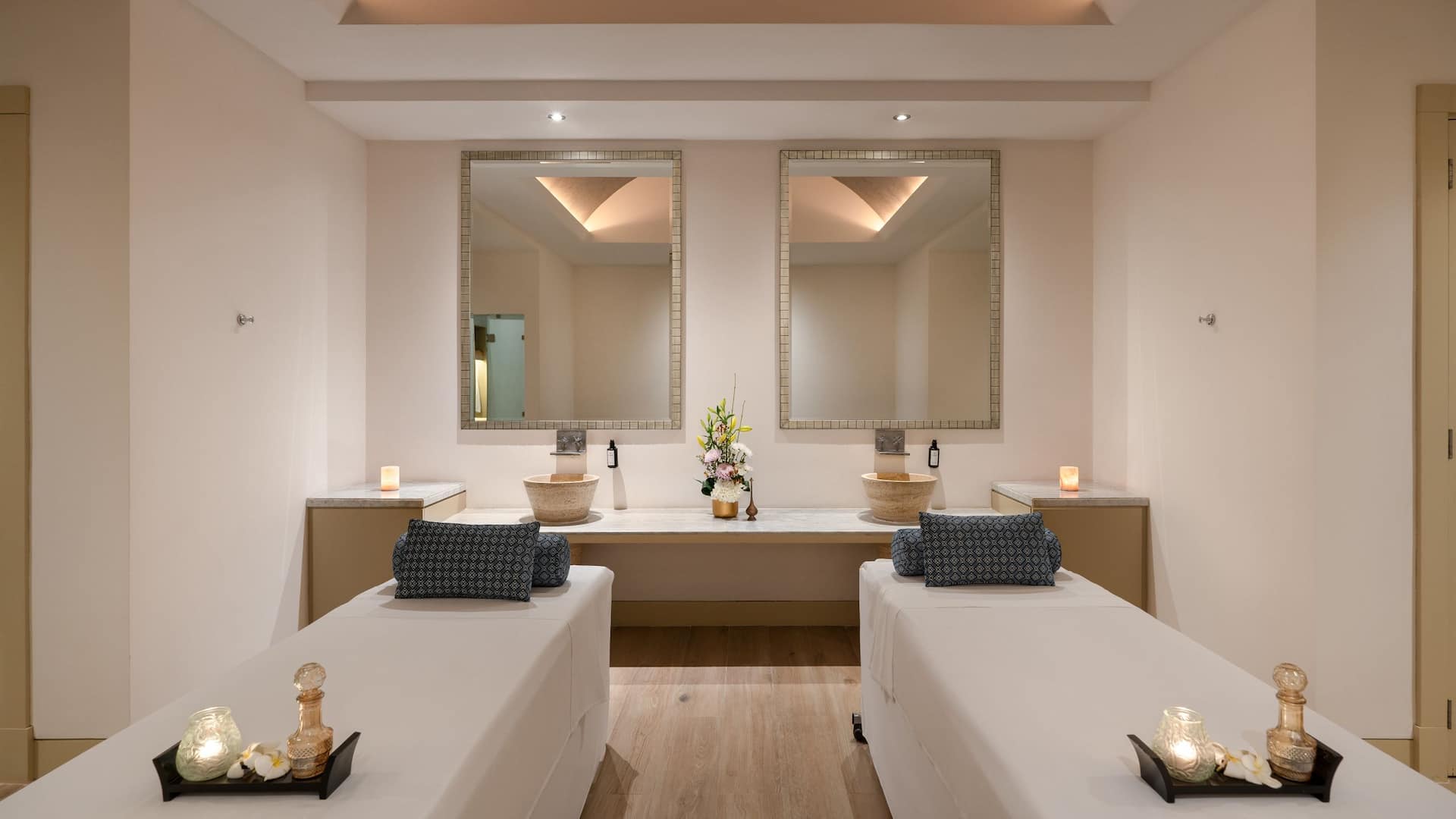 Grand Hyatt Doha Hotel & Villas Jaula Spa Couple Treatment Room
