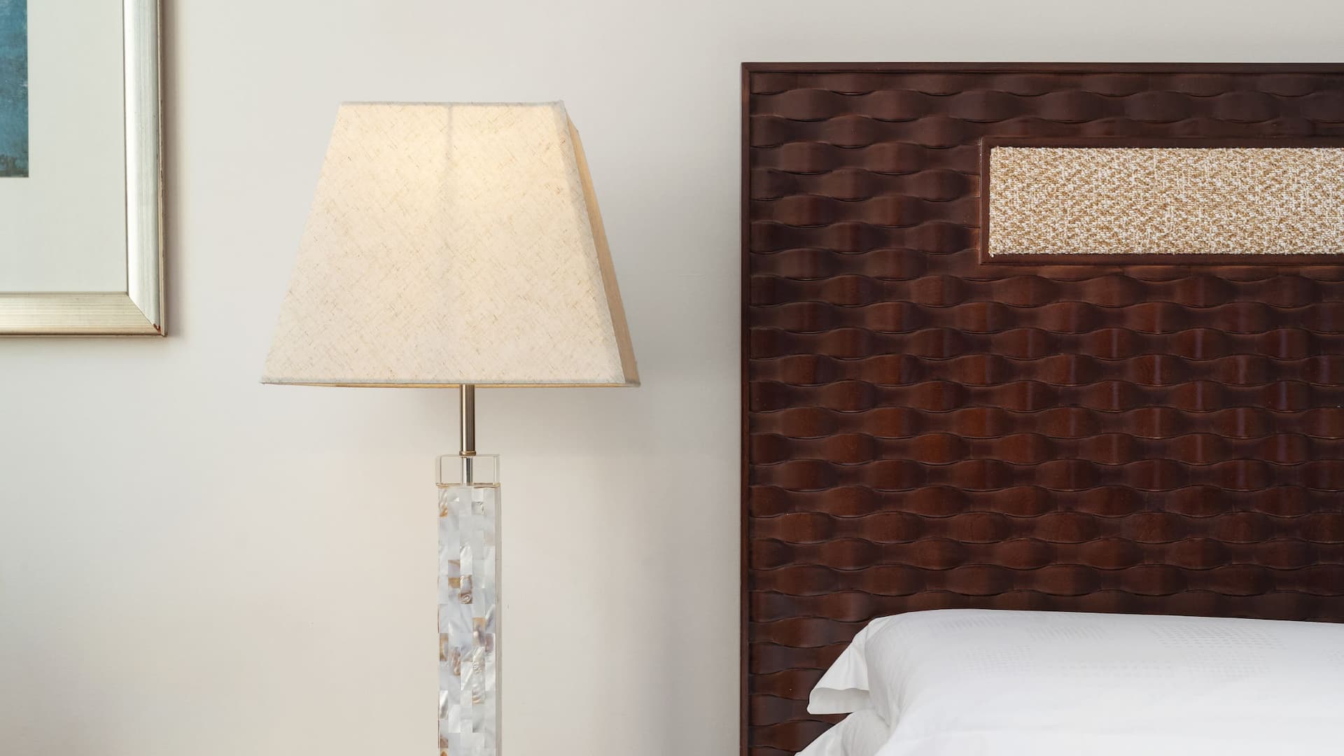 第 3，共 5 Grand Hyatt Doha Hotel & Villas Bedroom Bedside Closeup