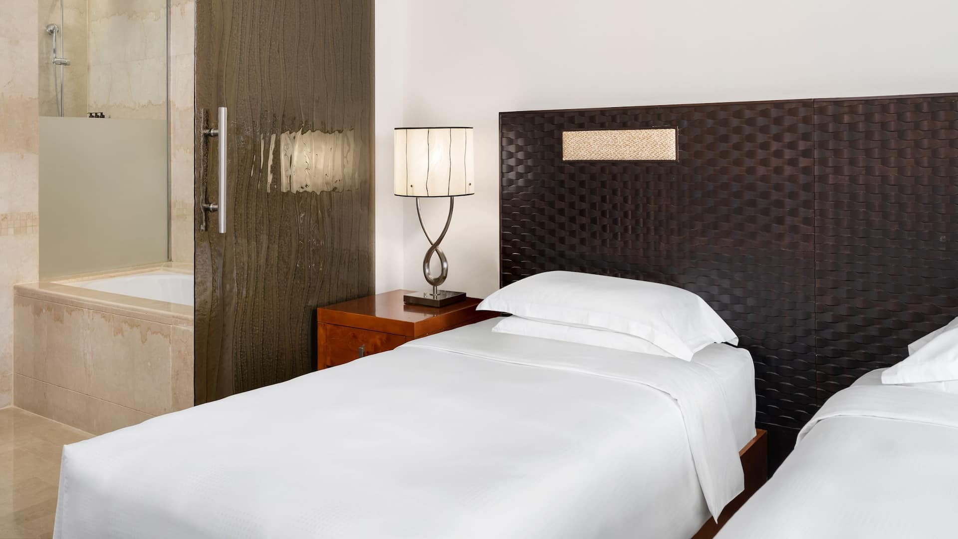 Grand Hyatt Doha Hotel & Villas Twin Room With Bathroom View