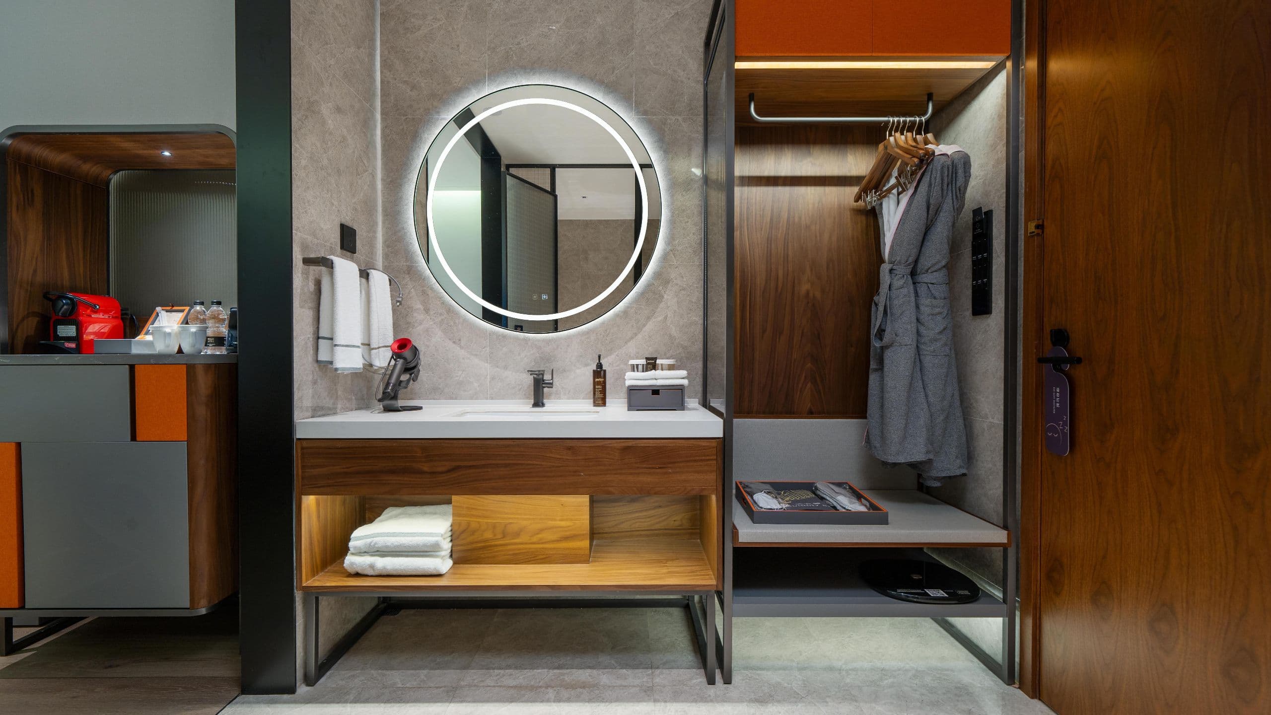 第 2，共 3 UrCove Guangzhou Canton Tower Exhibition Center  Executive Deluxe Twin Bathroom