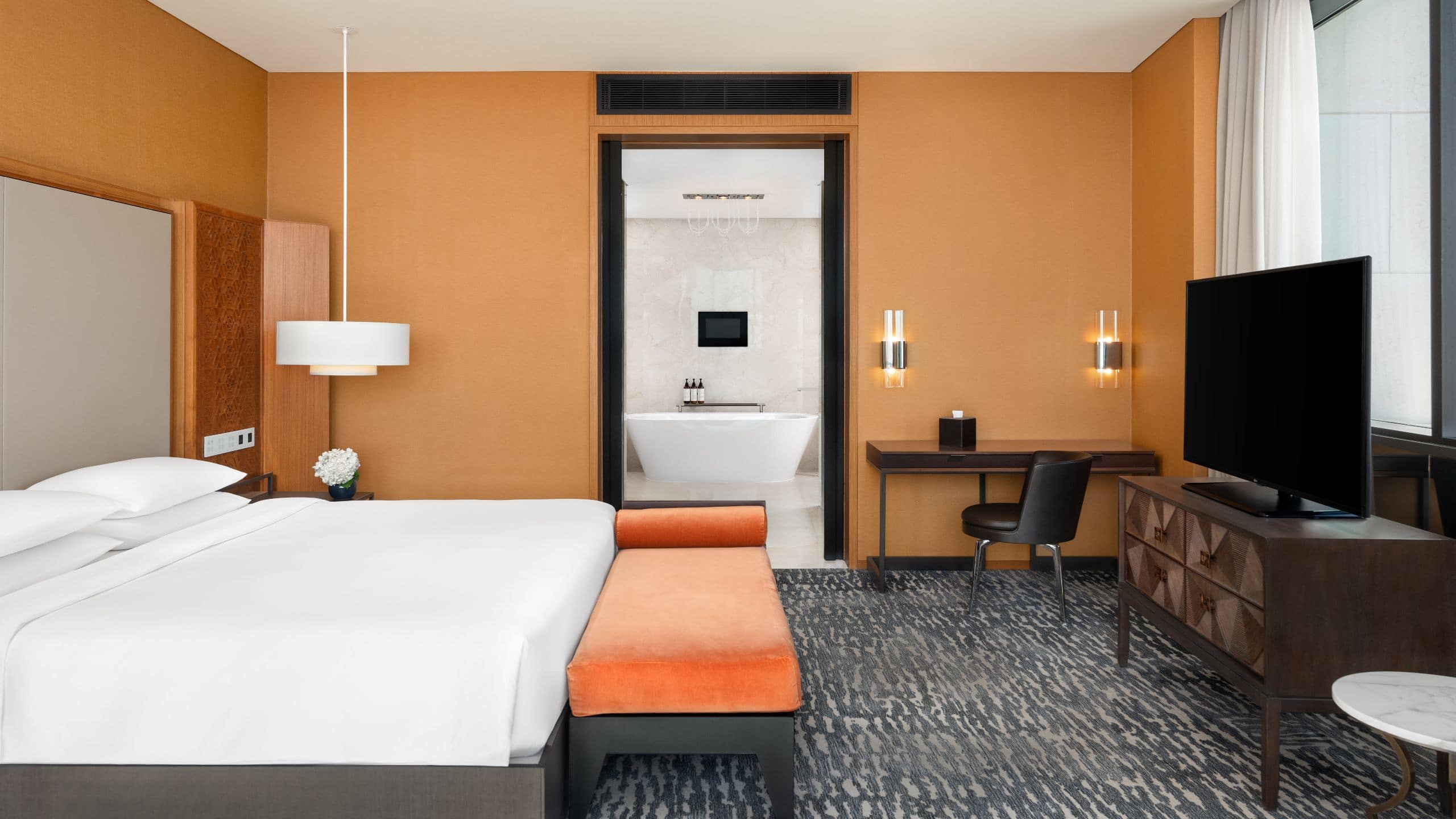 1 de 6 Park Hyatt Doha Diplomat Suite Bed Room
