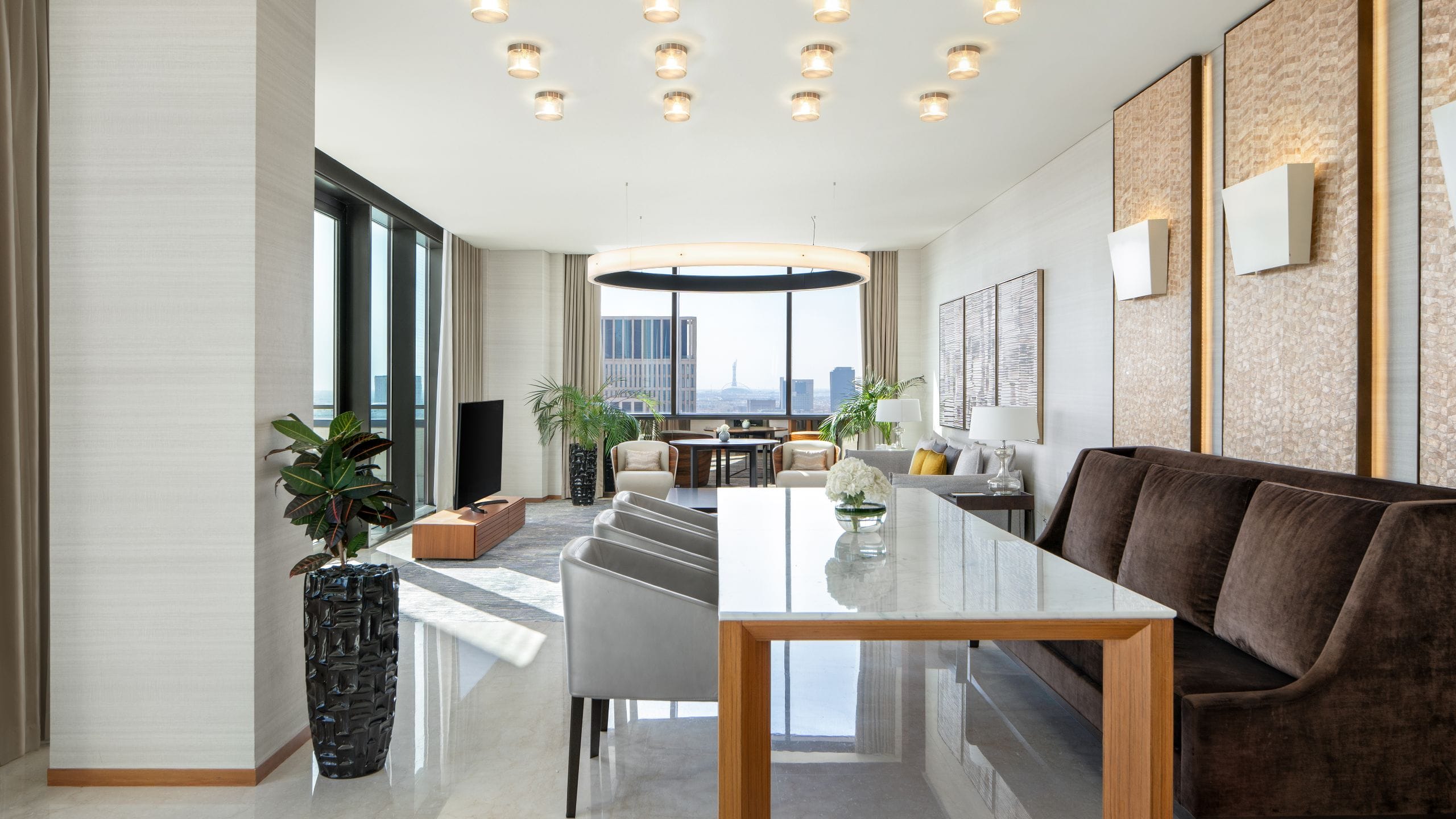 3 de 6 Park Hyatt Doha Diplomat Suite Dining Area