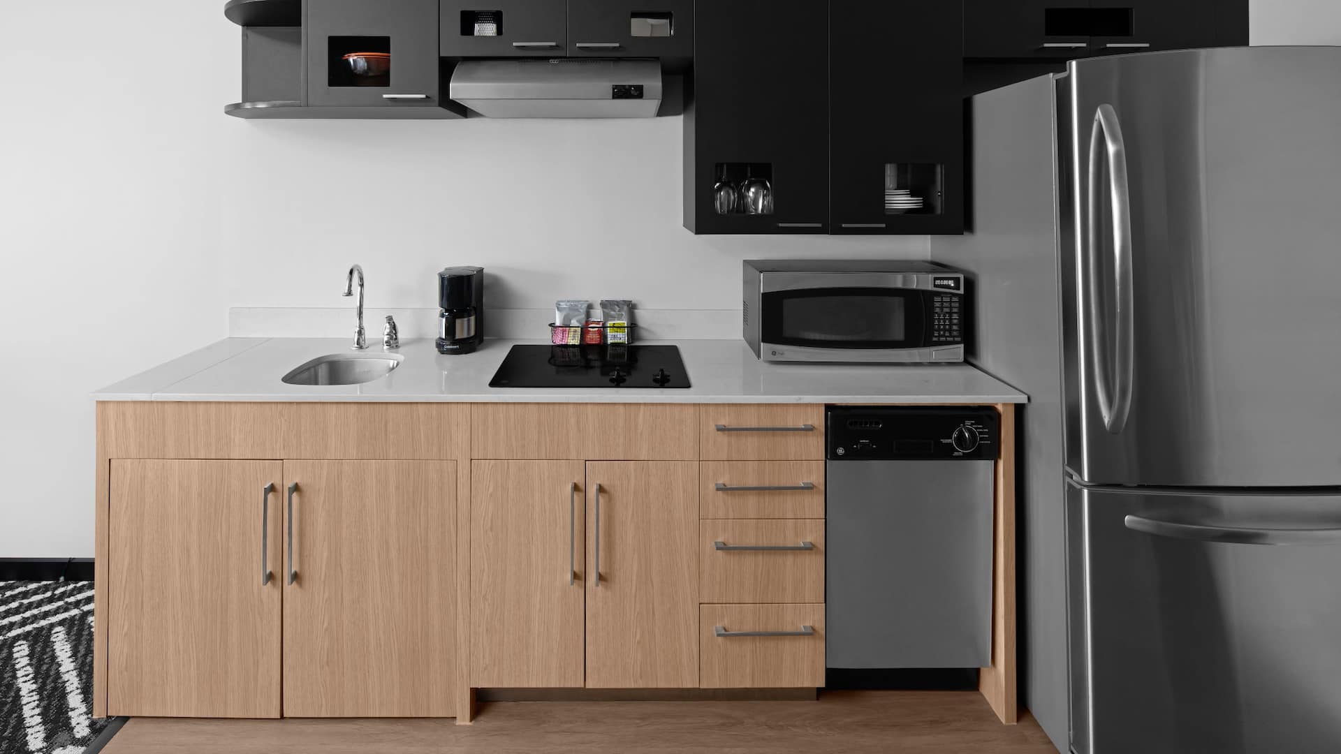 Hyatt House Pittsburgh-South Side Accessible Studio Kitchen