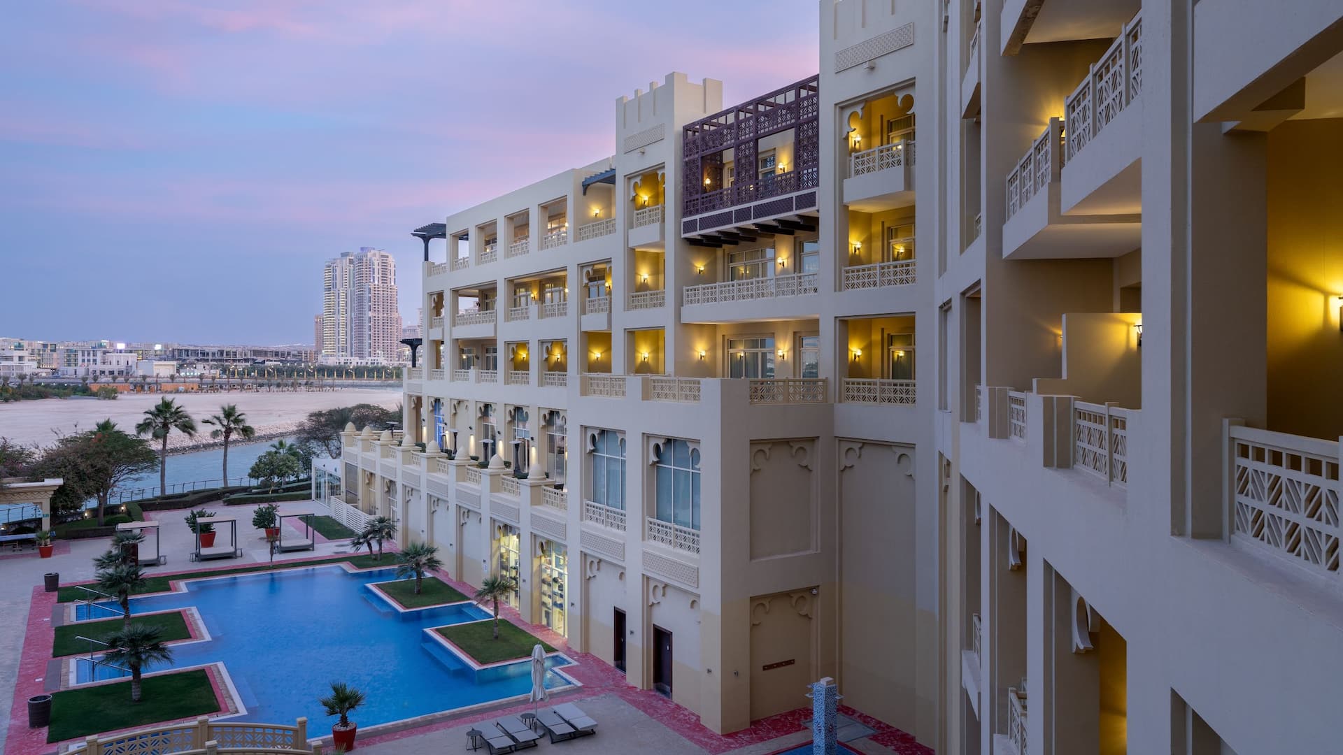 Grand Hyatt Doha Hotel & Villas Hotel Rocca Pool Sunset