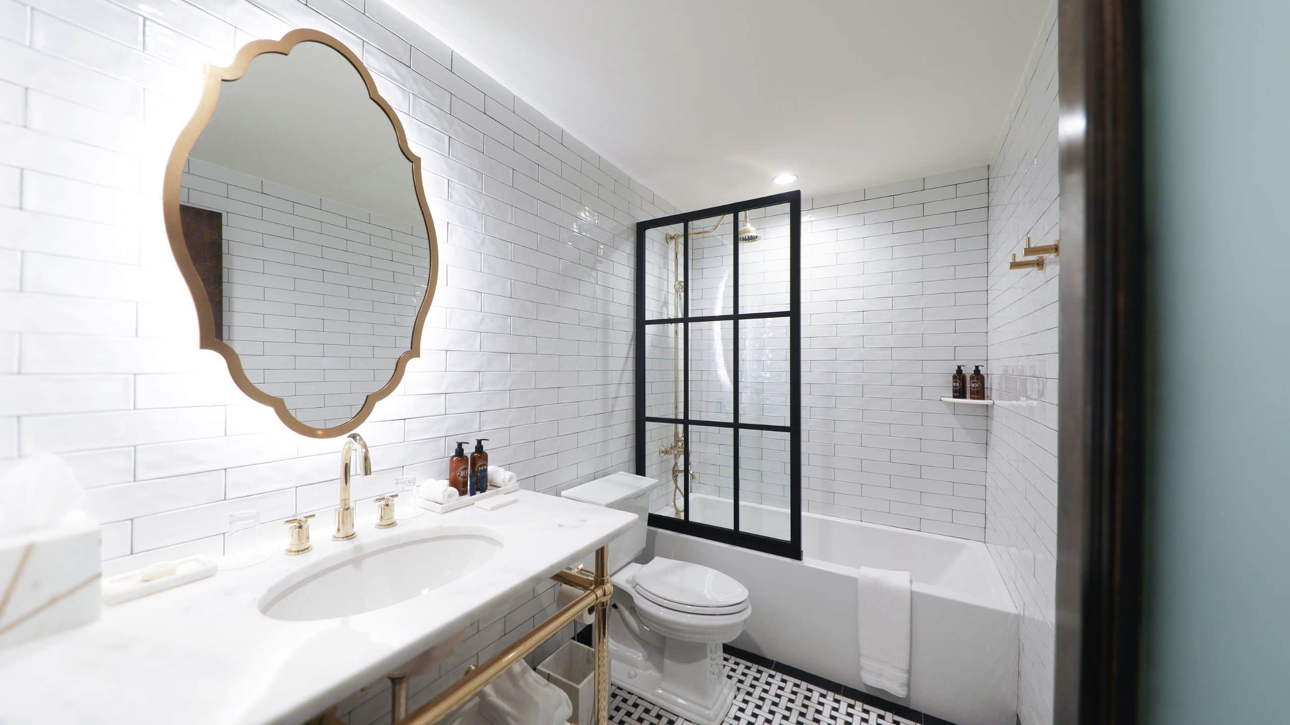 Fairmount Hotel Deluxe King Balcony Bathroom