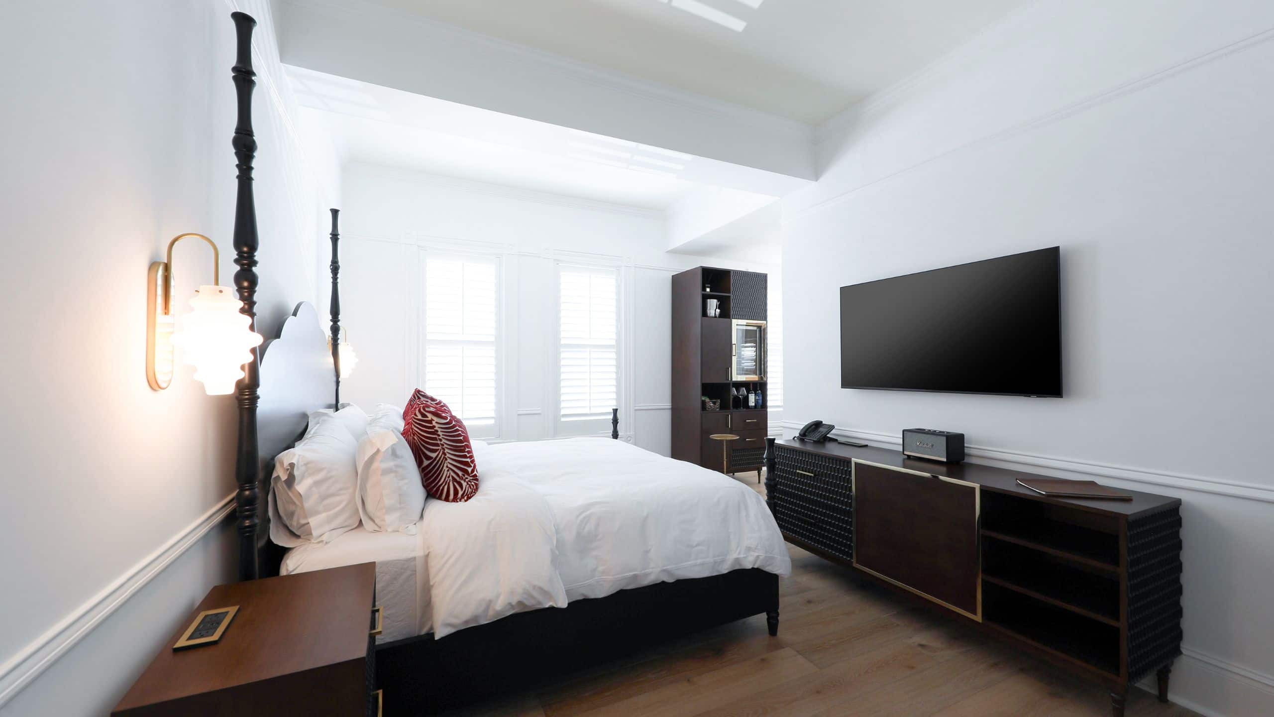 Fairmount Hotel Deluxe King Bedroom