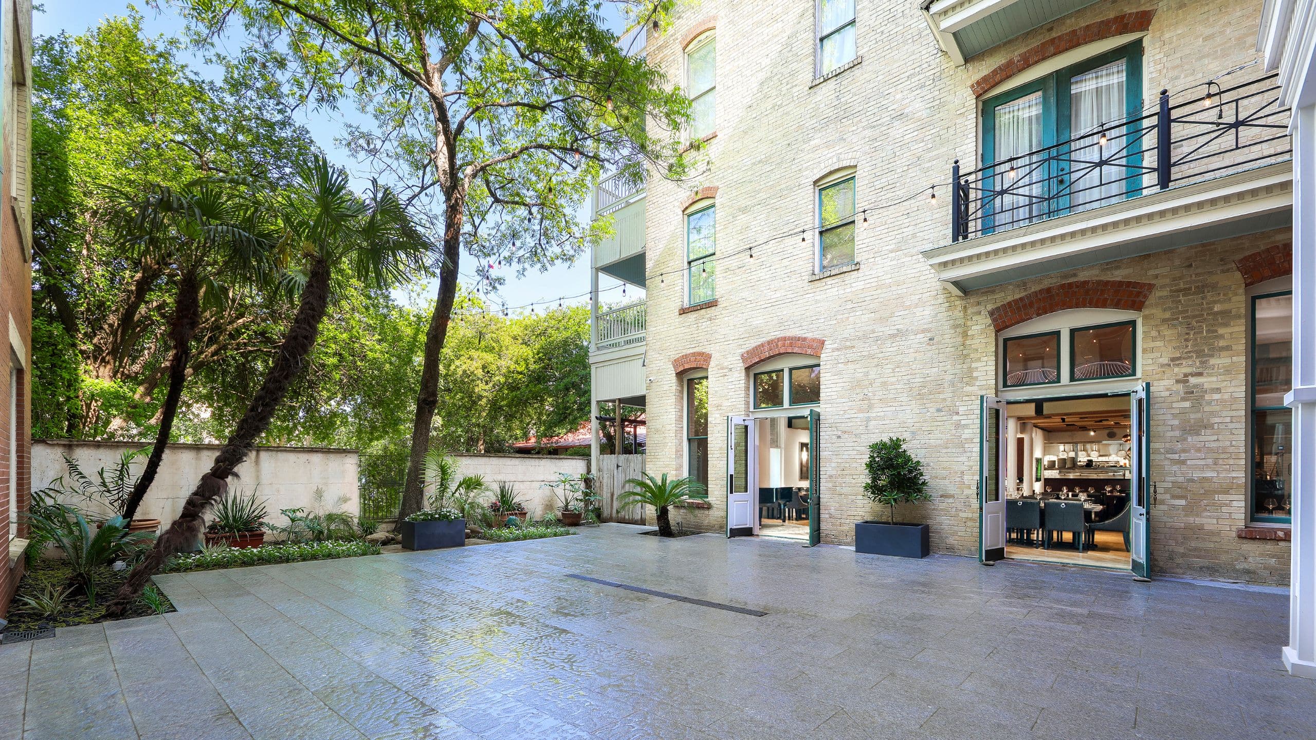 Fairmount Hotel Silo Prime Patio Courtyard