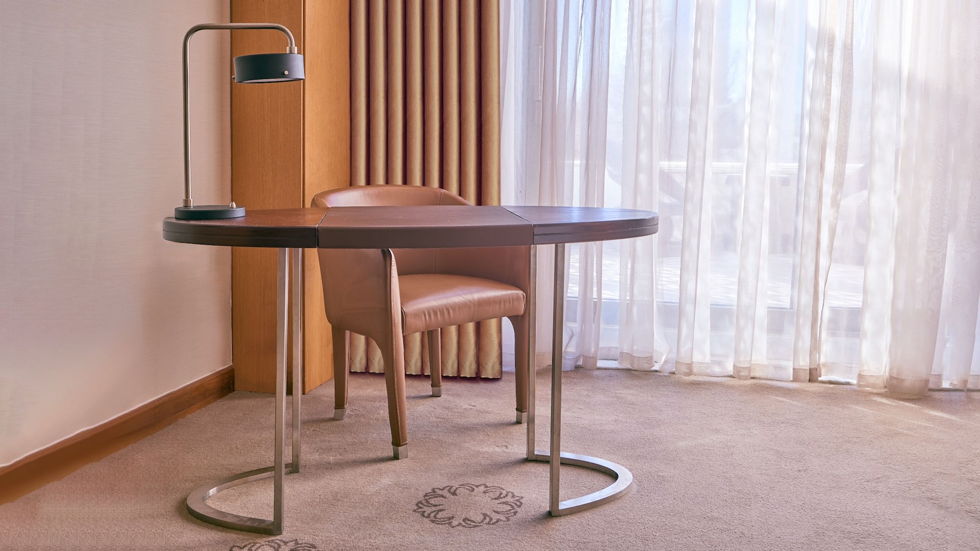 Hyatt Regency Tashkent King Desk