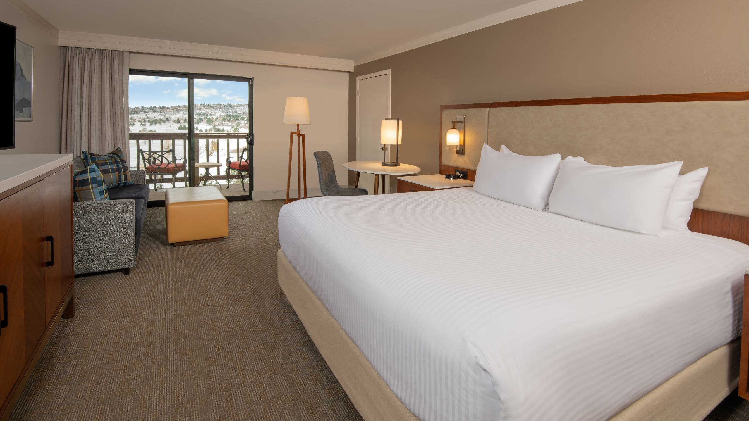 2 de 4 Cheyenne Mountain Resort Sofa King Room