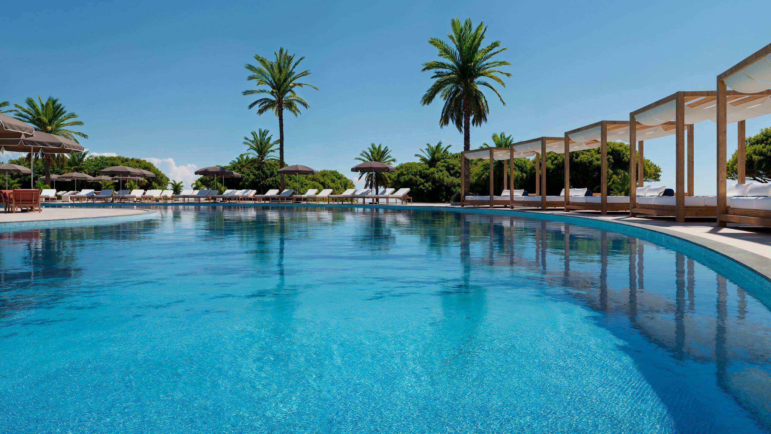 Sarena de Muro Resort Mallorca Pool Balibeds