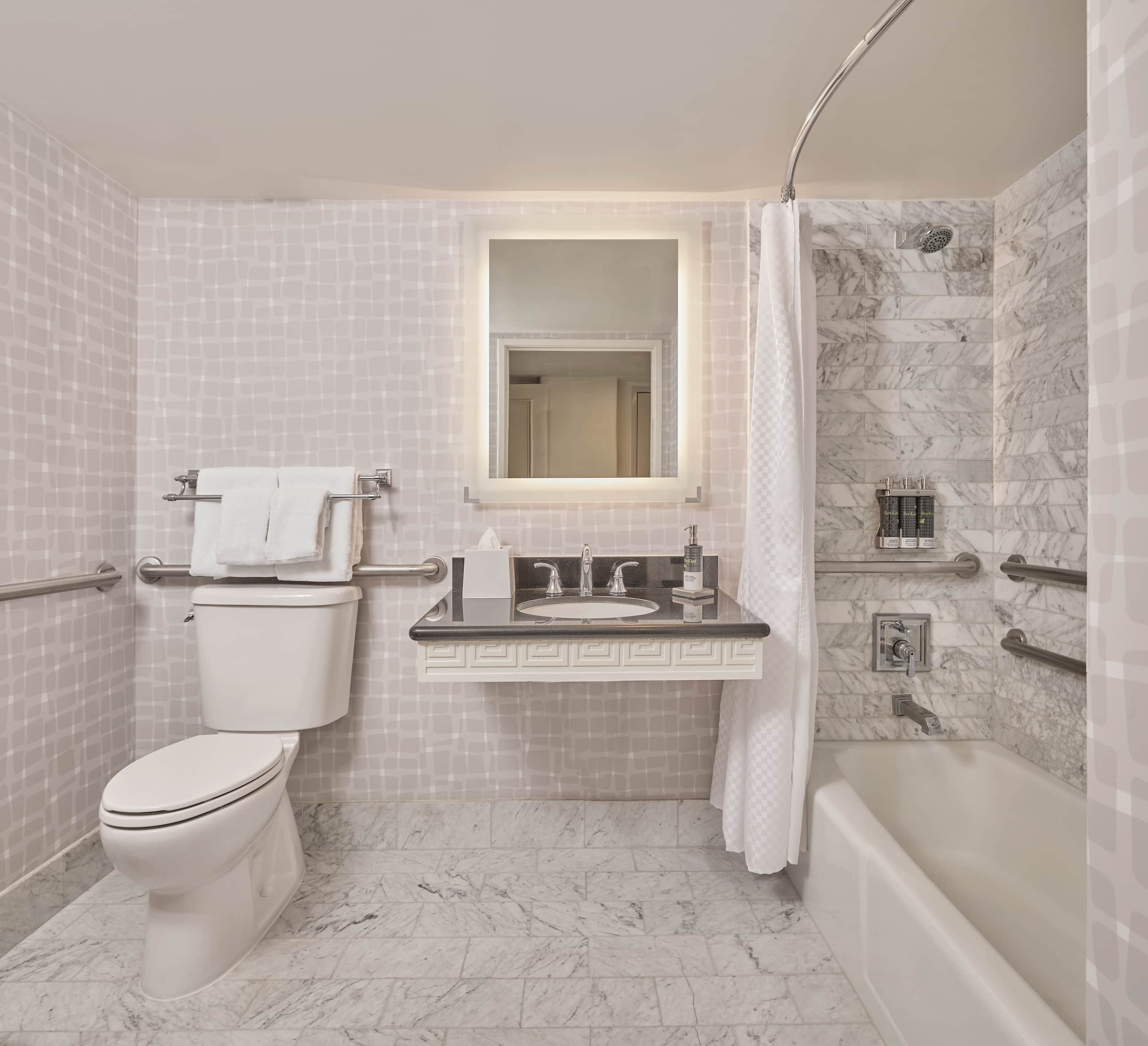 2 of 2 Hyatt Centric Delfina Santa Monica Accessible Tub