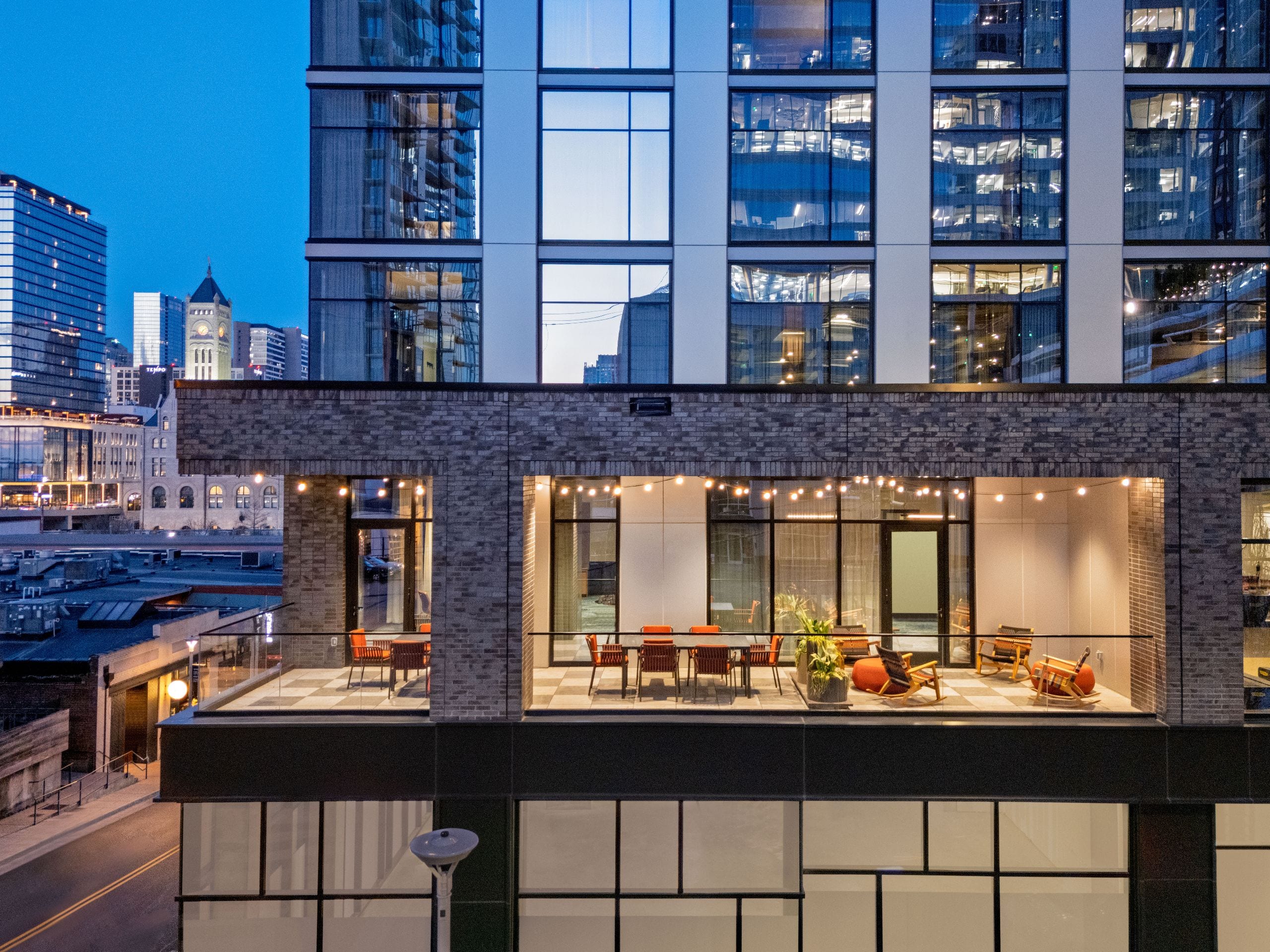 Caption by Hyatt Downtown Nashville – The Gulch Outdoor Terrace