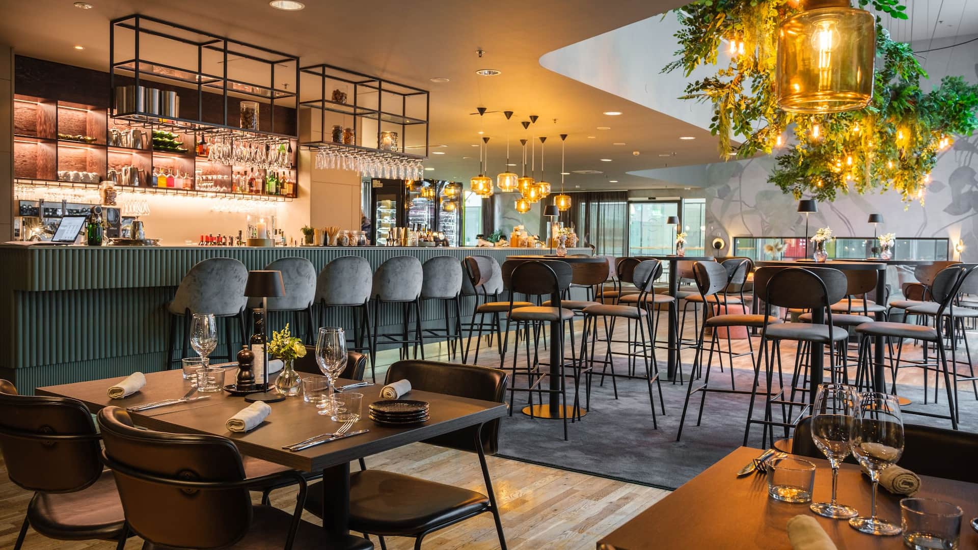 Hyatt Place Gothenburg Central Blanche Restaurant And Bar Seating
