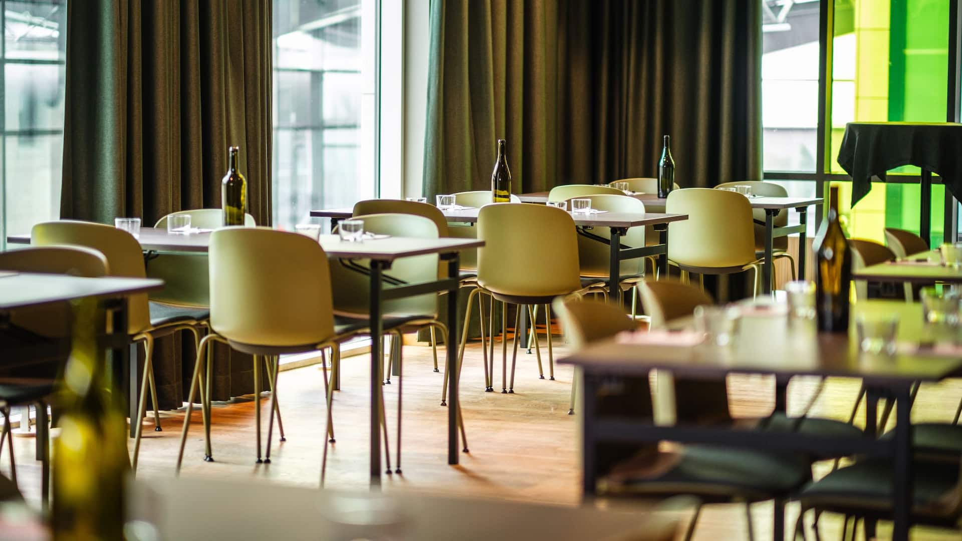 Hyatt Place Gothenburg Central Blanche Restaurant Tables Soft View