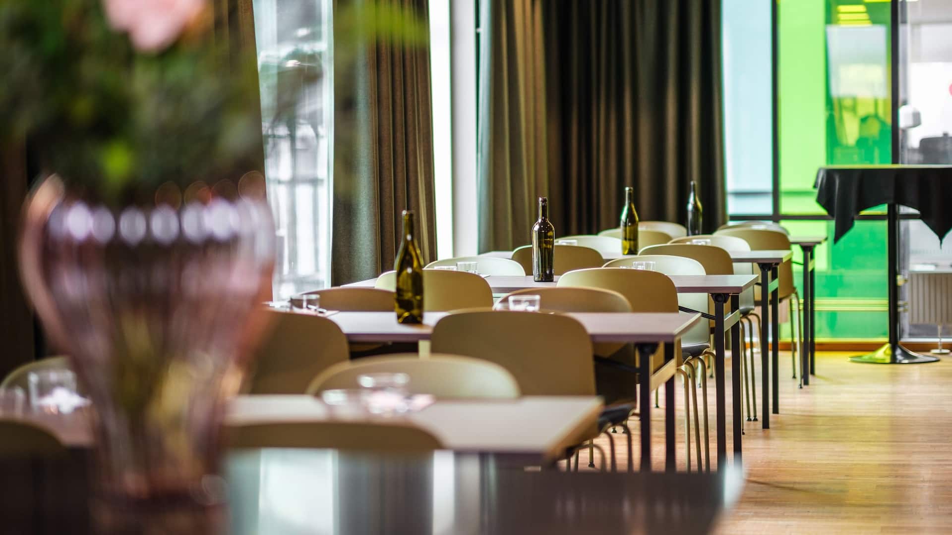 Hyatt Place Gothenburg Central Blanche Restaurant Tables With Bottles