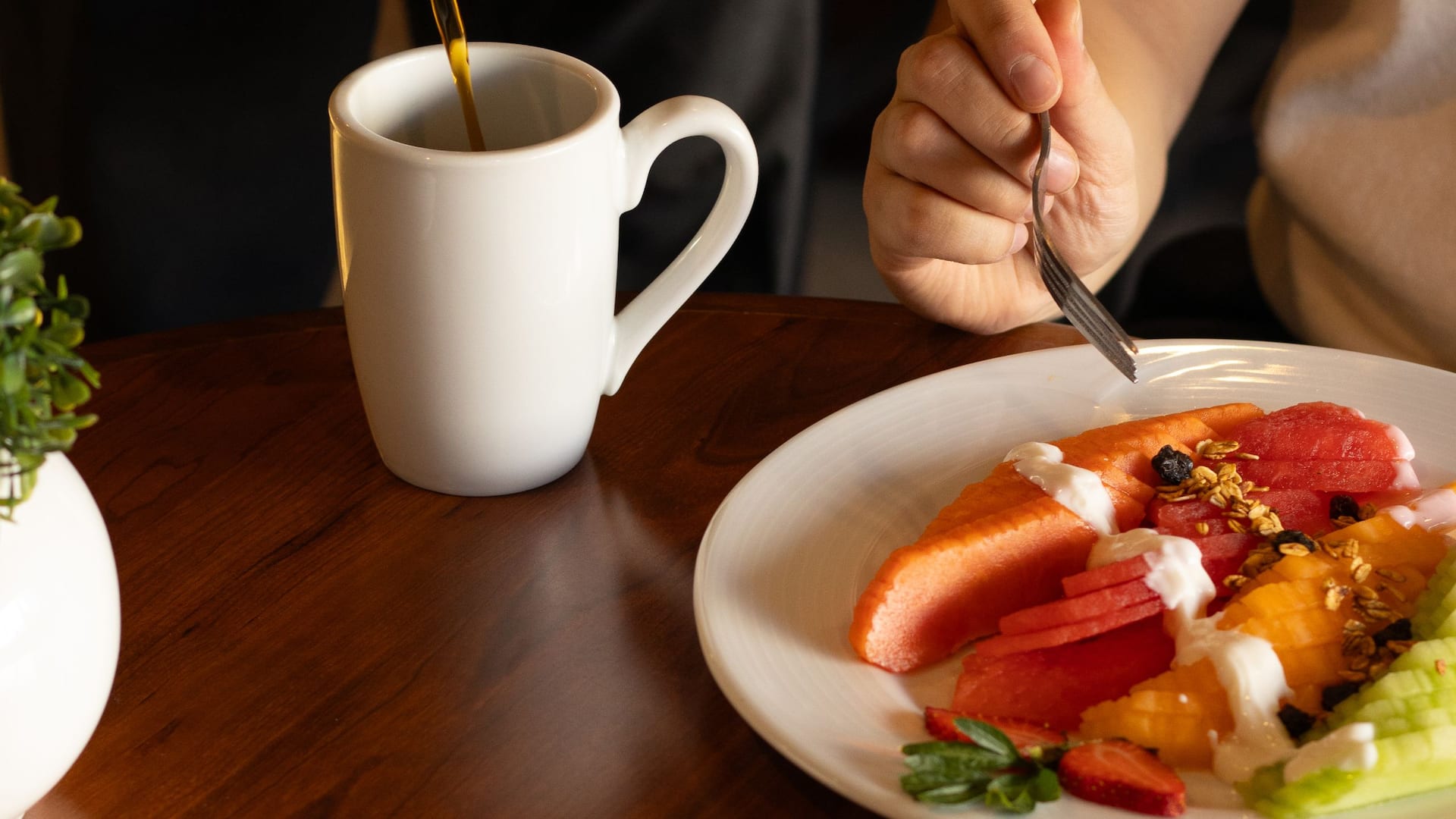 Hyatt Place Aguascalientes/Bonaterra Breakfast Fruit And Coffee Vertical