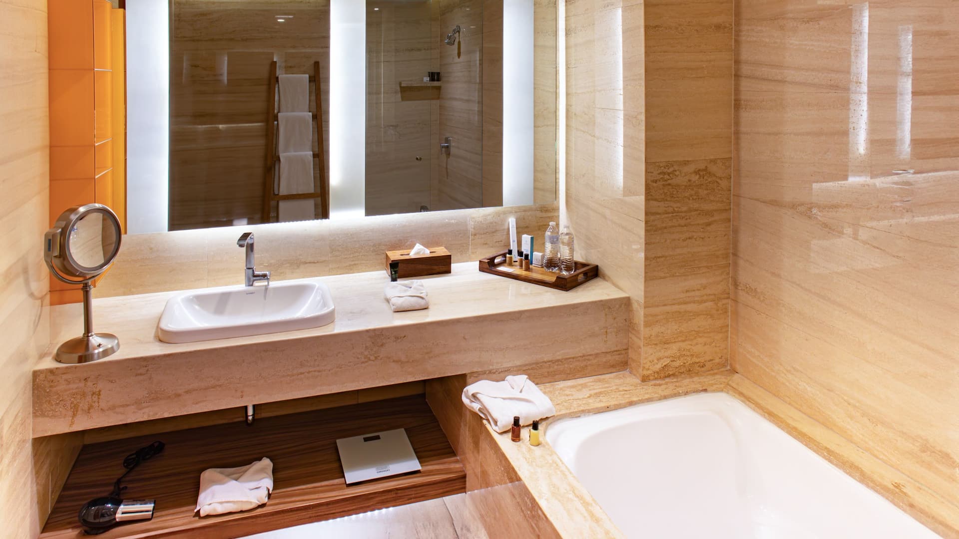 1 de 2 Hyatt Centric Campestre León Kngt Bathroom Bathtub