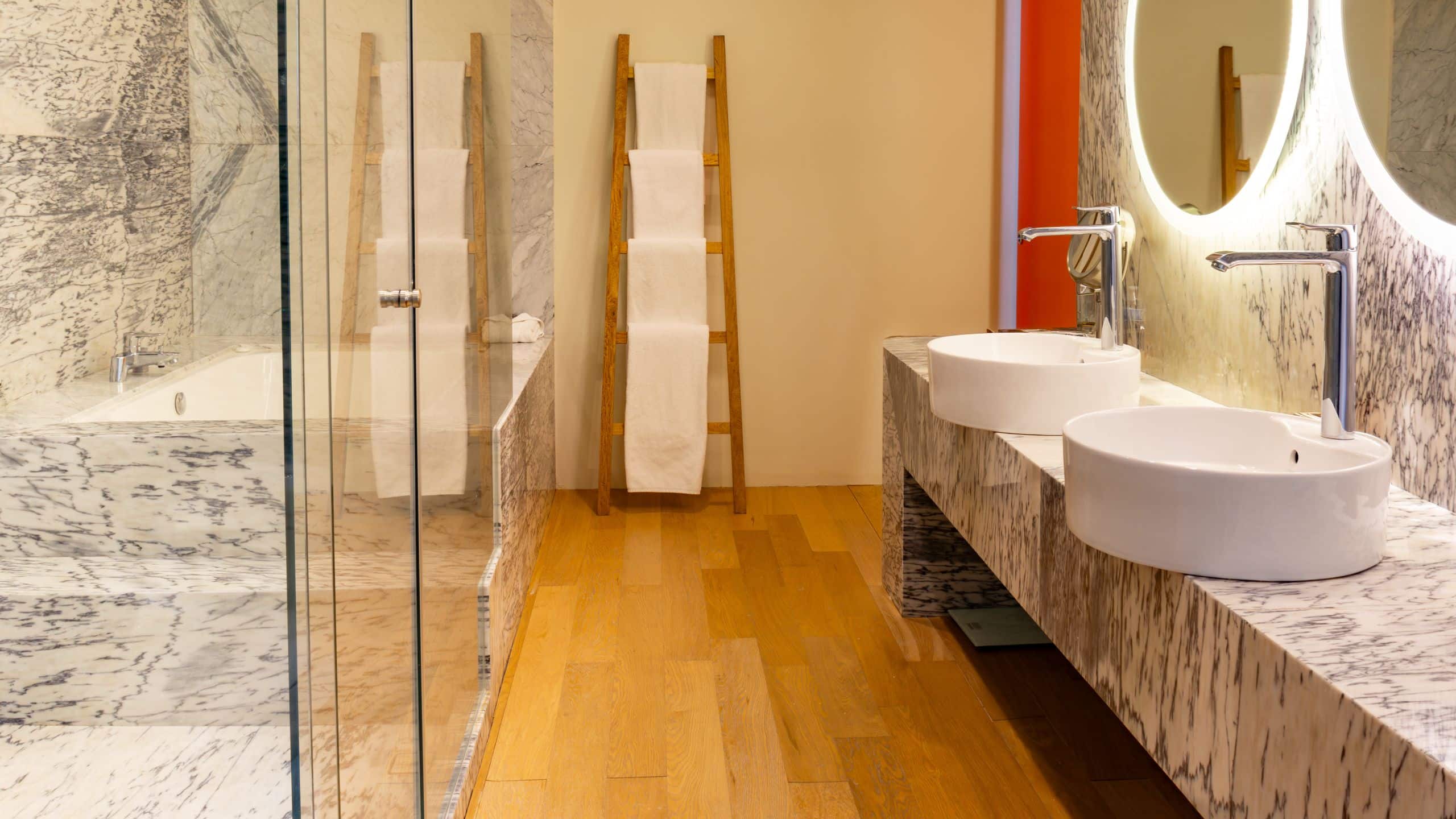 Hyatt Centric Campestre León Presidential Suite Bathroom