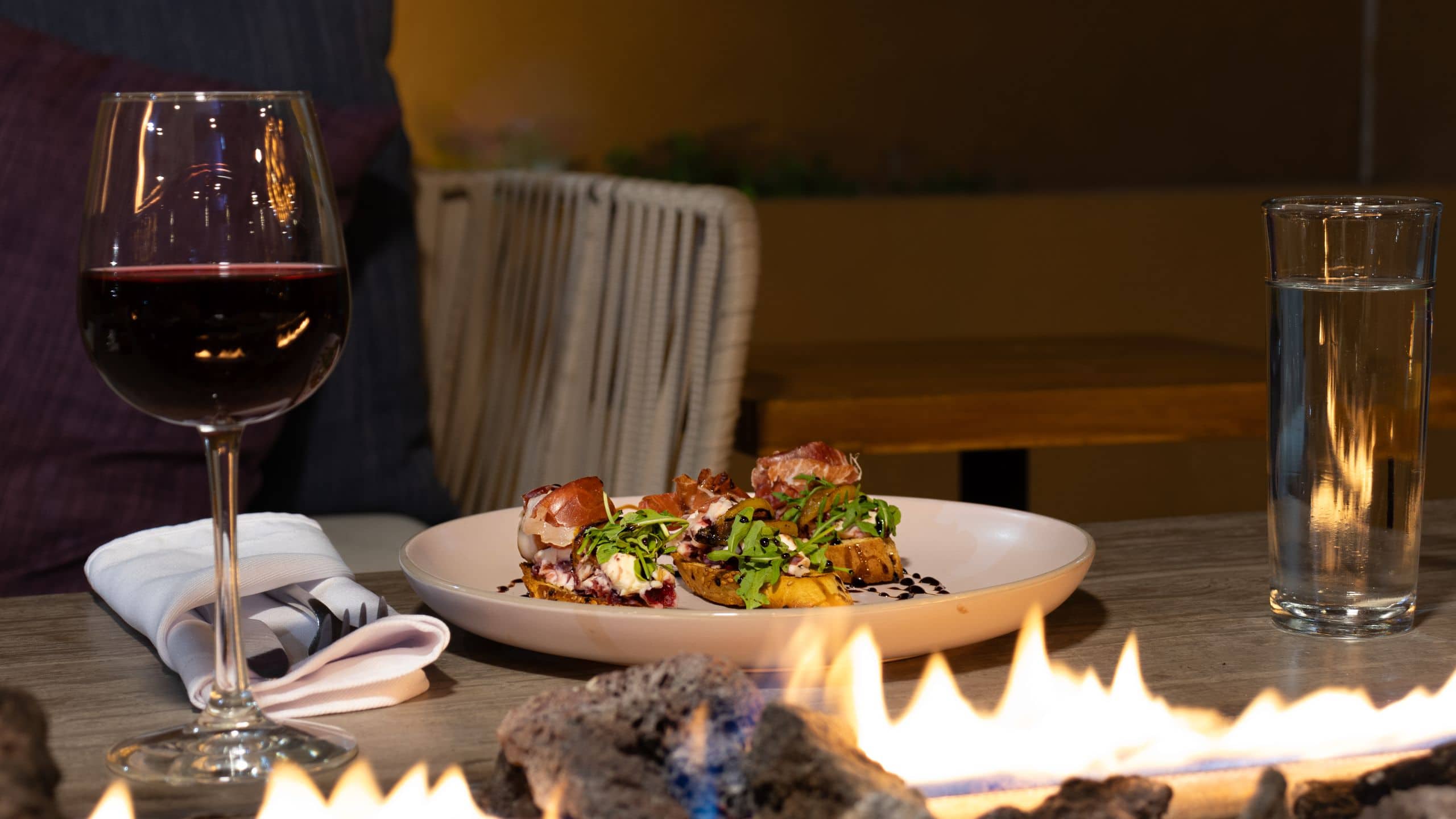 Hyatt Centric Campestre León Cien Tios Tapas And Fire Pit