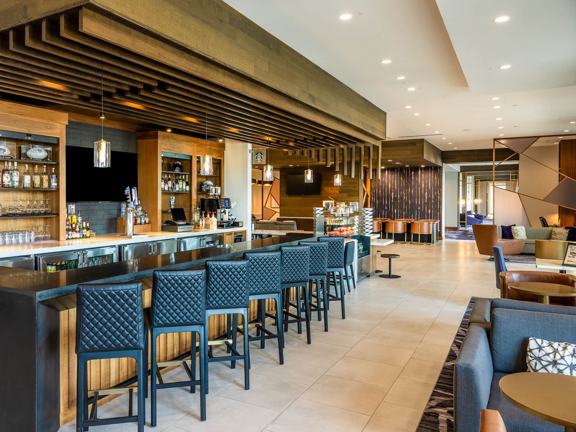 Hyatt Place Fort Worth / TCU Placery Bar Seating