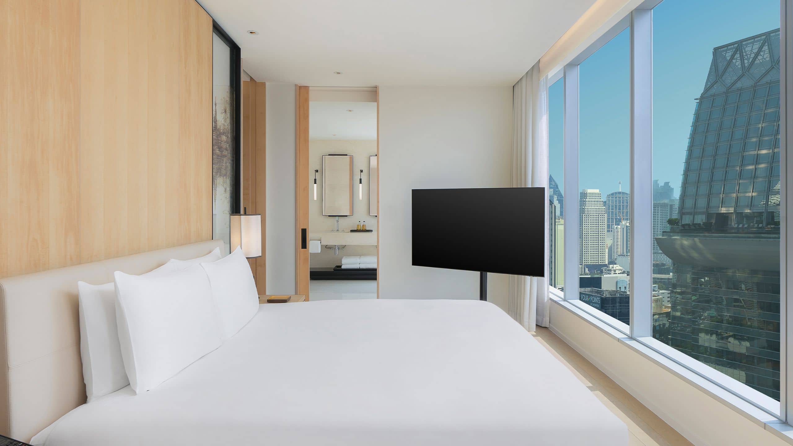 4 de 7 Park Hyatt Bangkok Park Executive Suite Bedroom and Bathroom