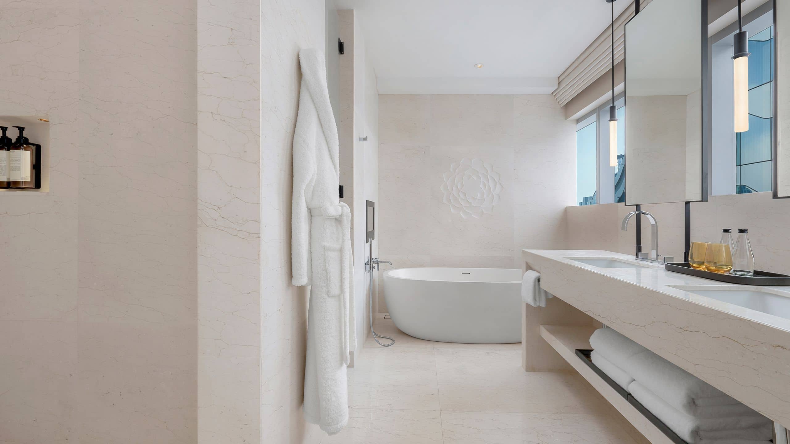 5 de 6 Park Hyatt Bangkok Diplomat Suite Bathroom