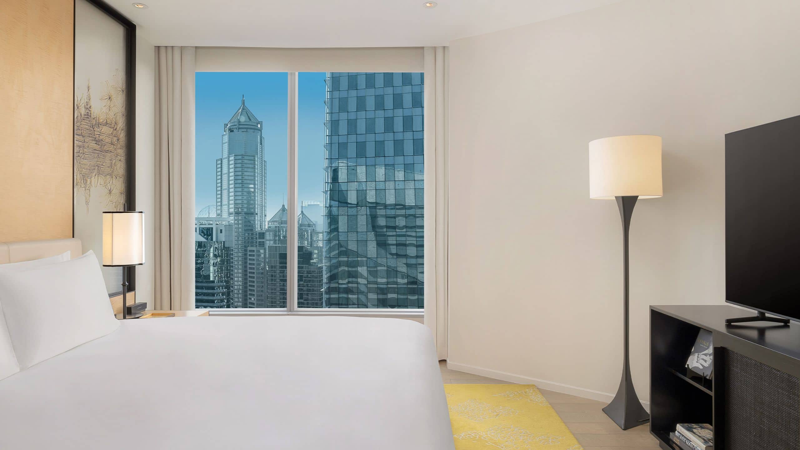 4 de 6 Park Hyatt Bangkok Diplomat Suite Bedroom Wide Shot