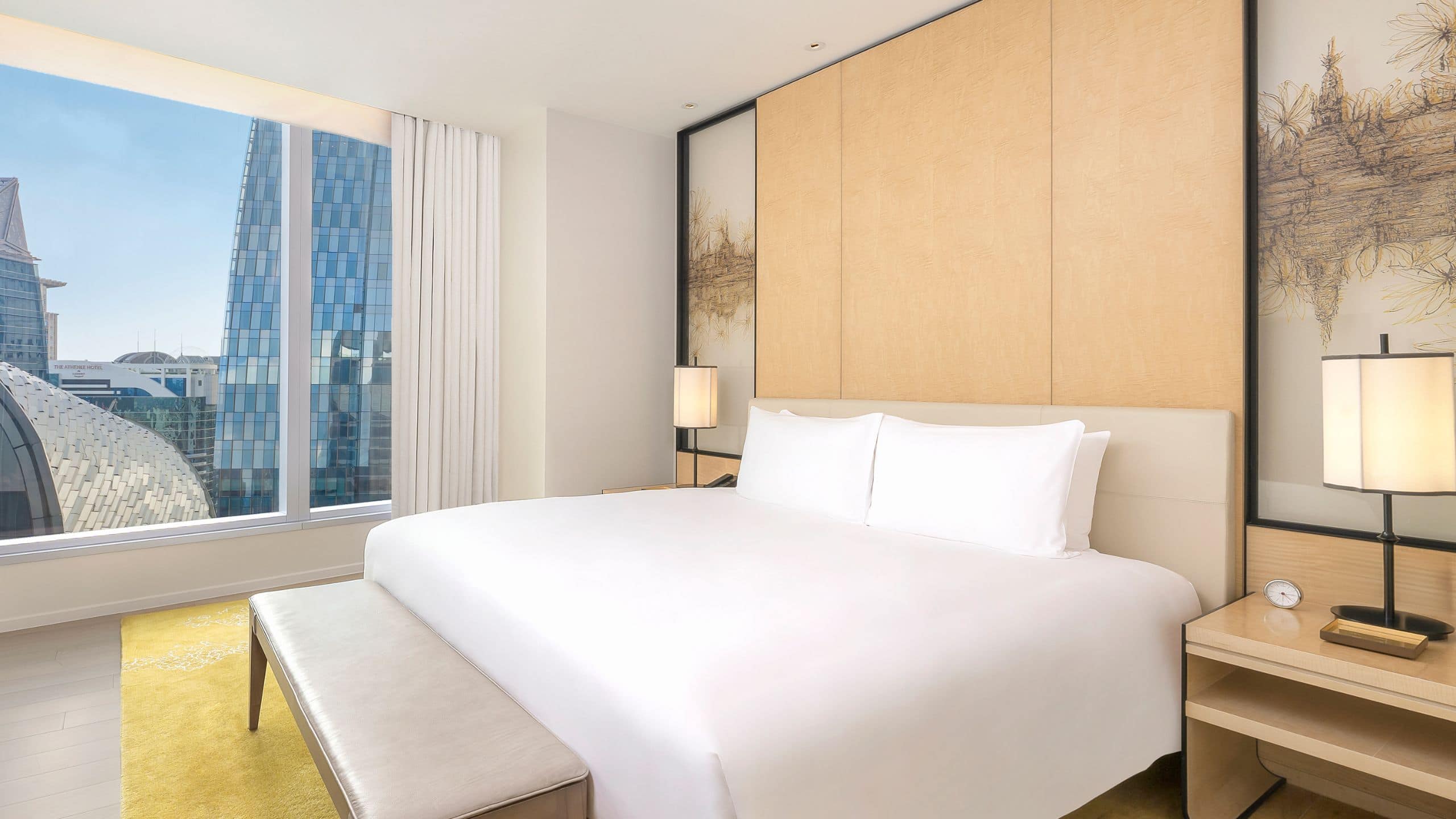 3 de 7 Park Hyatt Bangkok Park Deluxe Suite Bedroom Dutch Angle