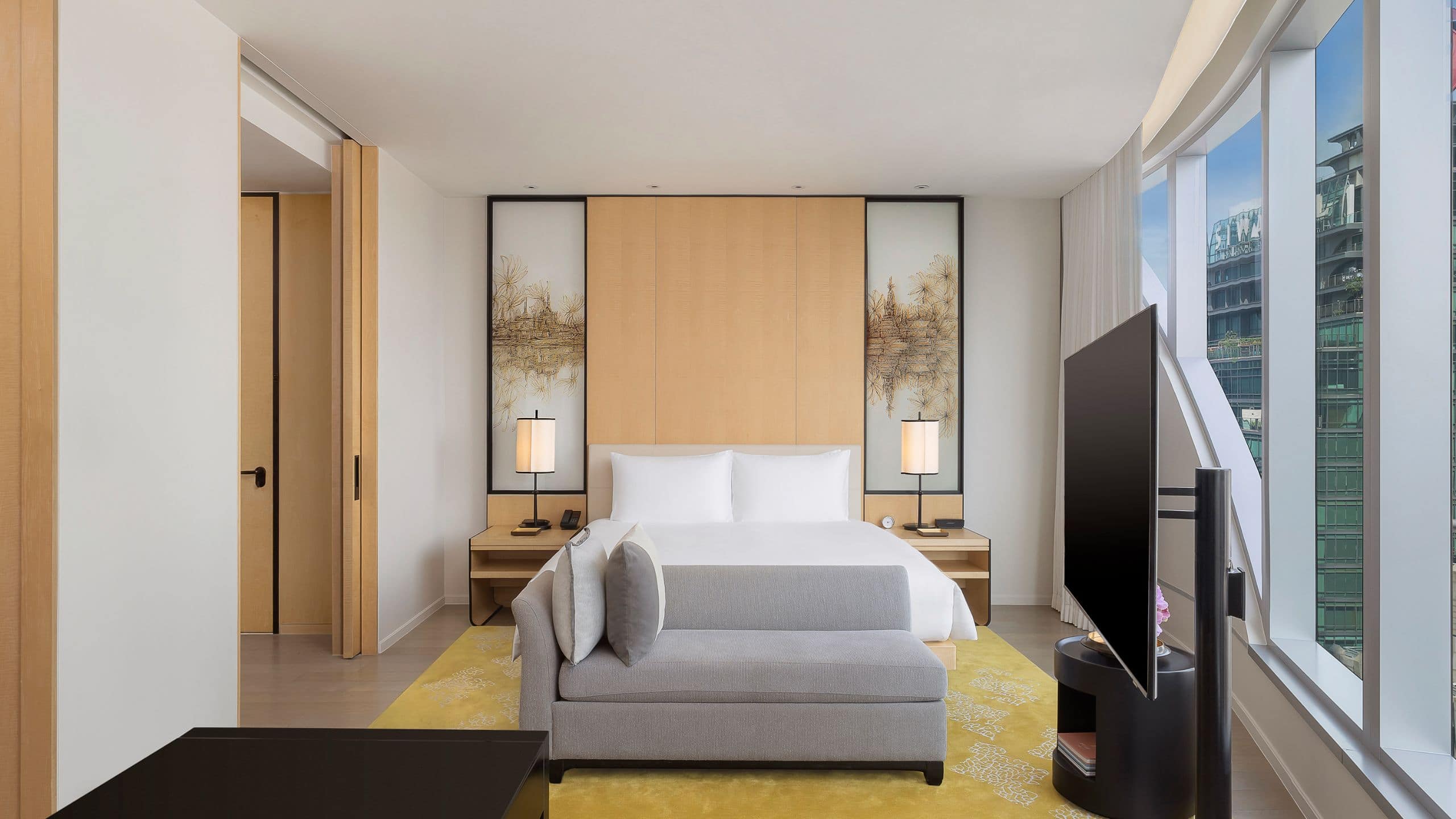 2 de 6 Park Hyatt Bangkok King Bed Bedroom Overall Shot