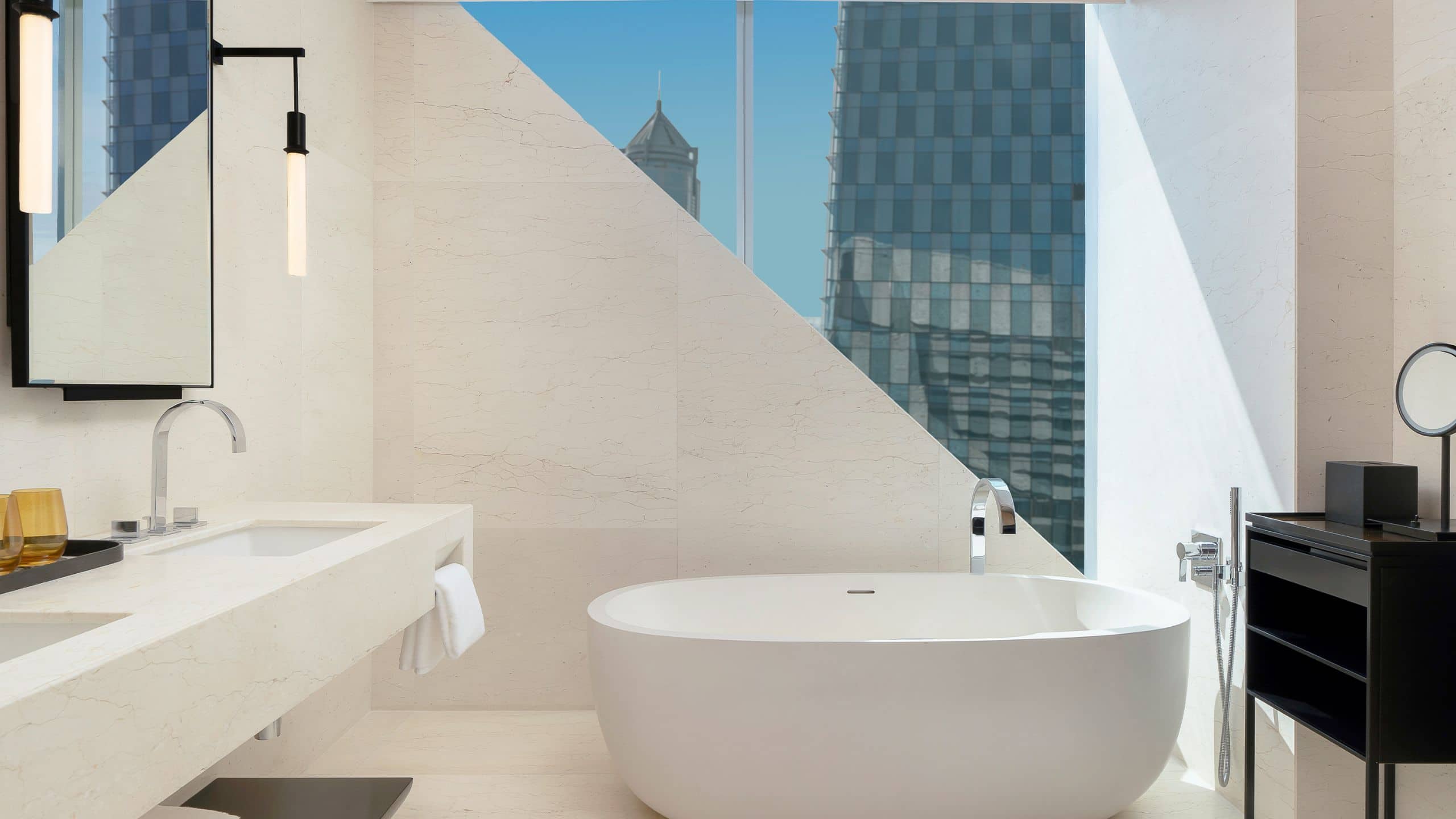 7 de 10 Park Hyatt Bangkok King Deluxe Bathroom With Daylight