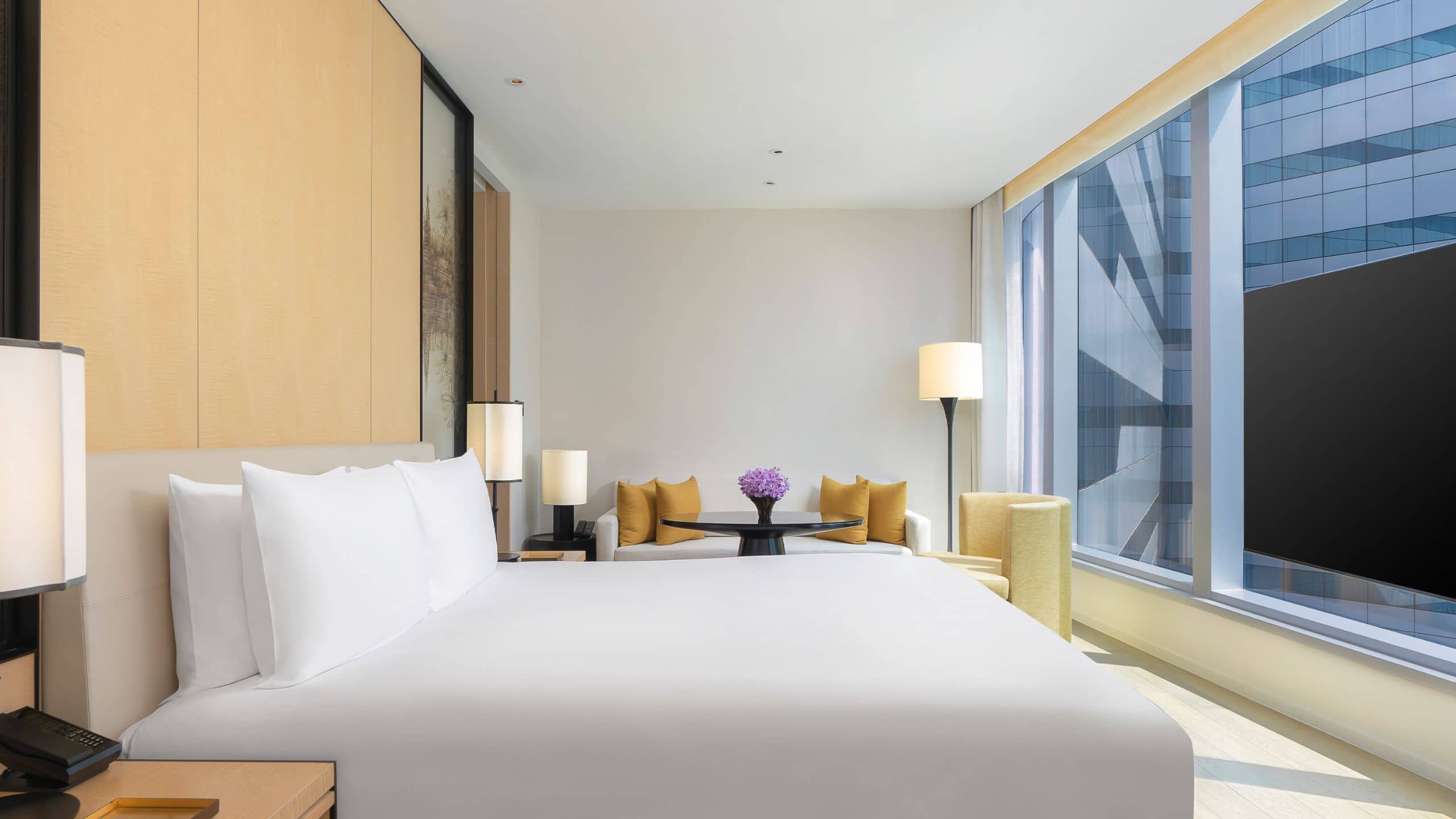 2 de 10 Park Hyatt Bangkok King Deluxe Side Shot With Daylight