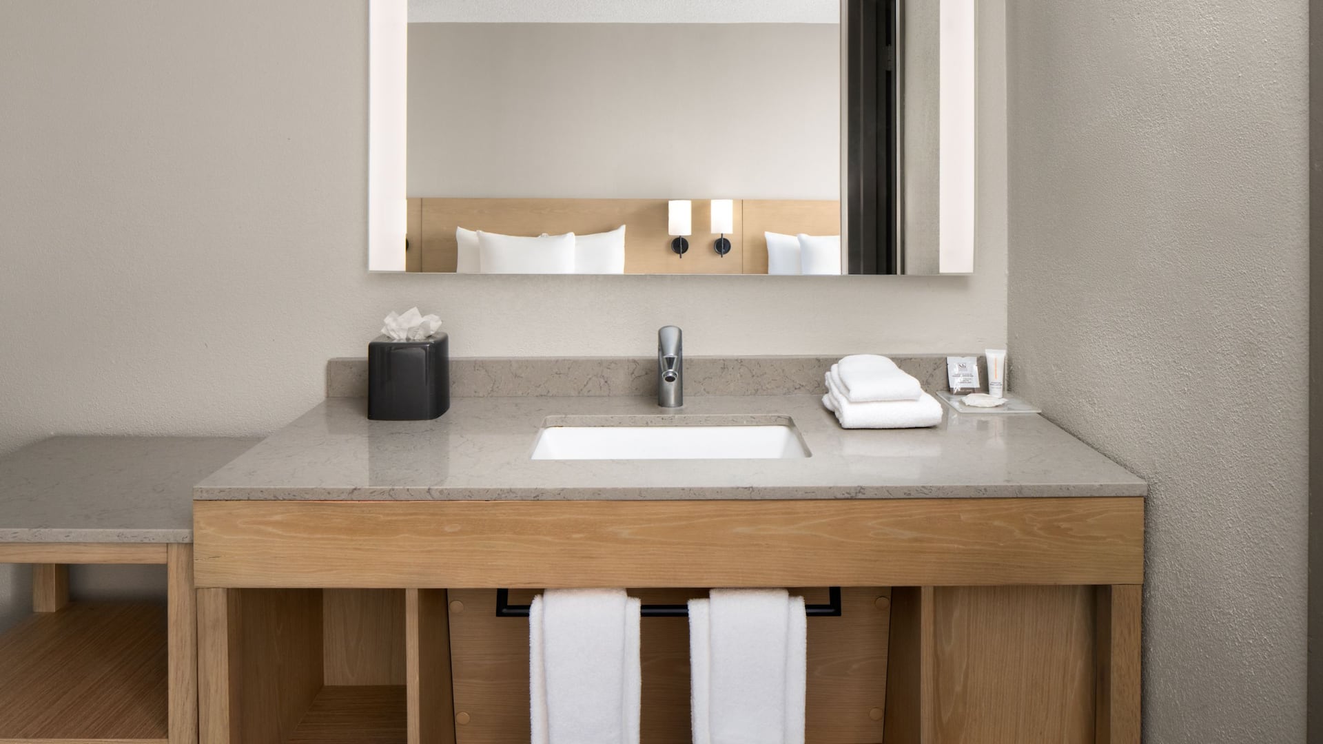 Hyatt Place Richmond/Innsbrook Bathroom Vanity