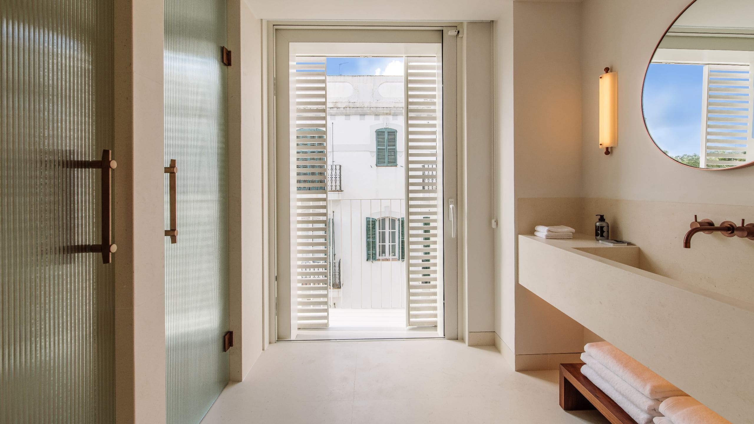 第 2，共 2 The Standard, Ibiza Suite Bathroom Balcony
