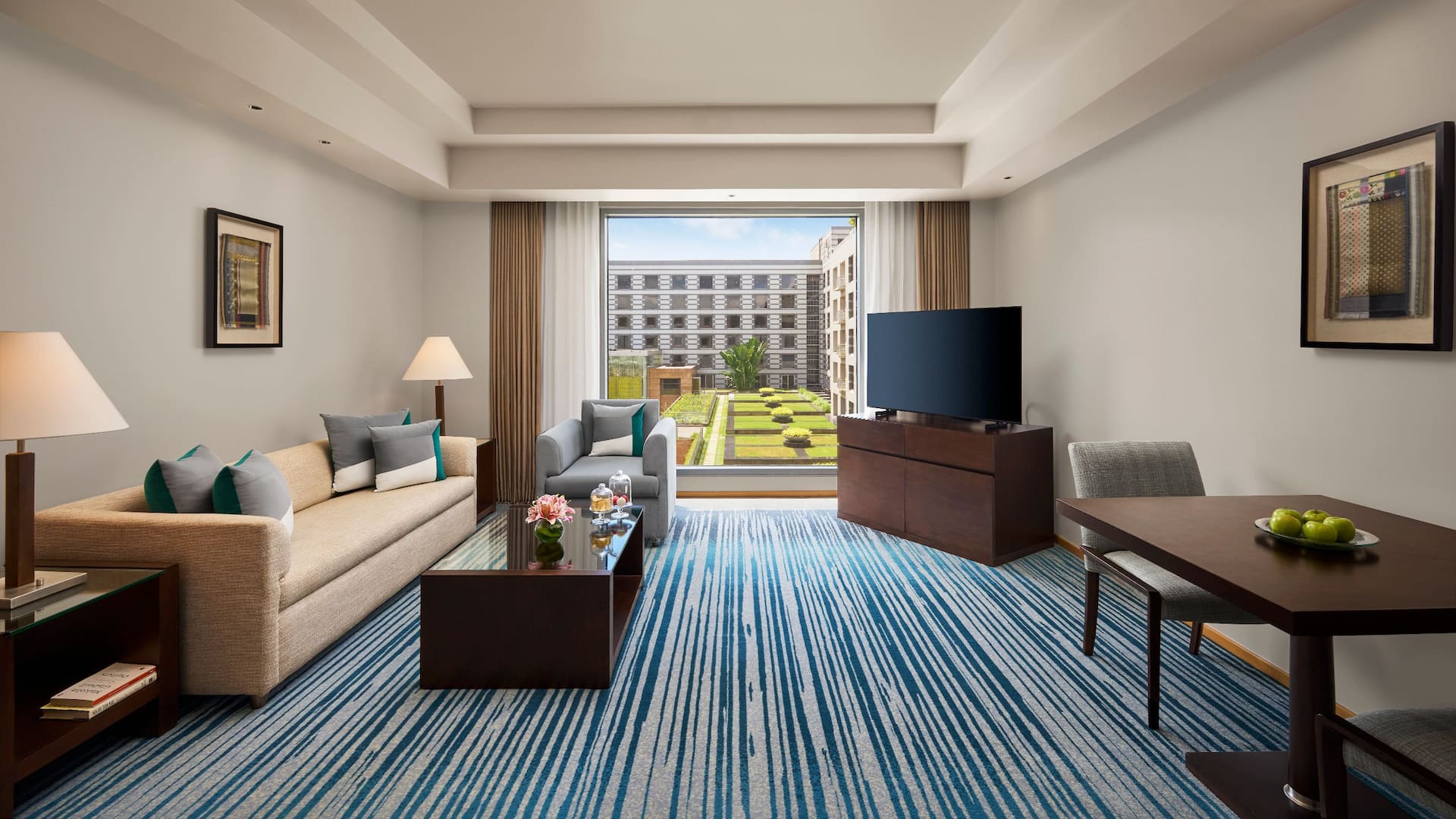 Grand Hyatt Mumbai Hotel & Residences Bedroom Extior