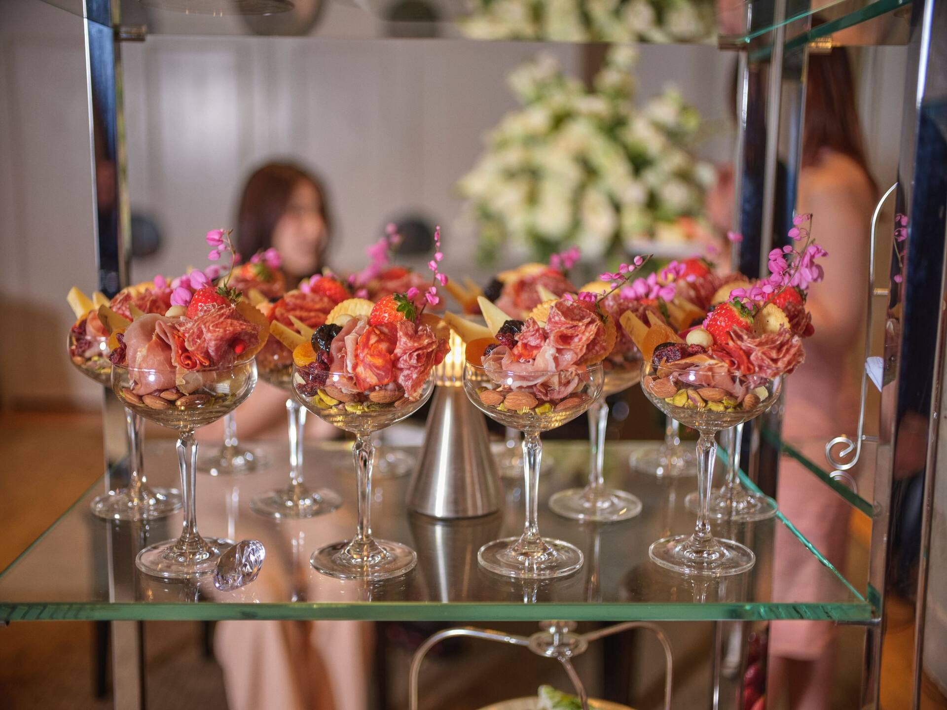 Global Bridal Room Cold Cut In Glass Close-up