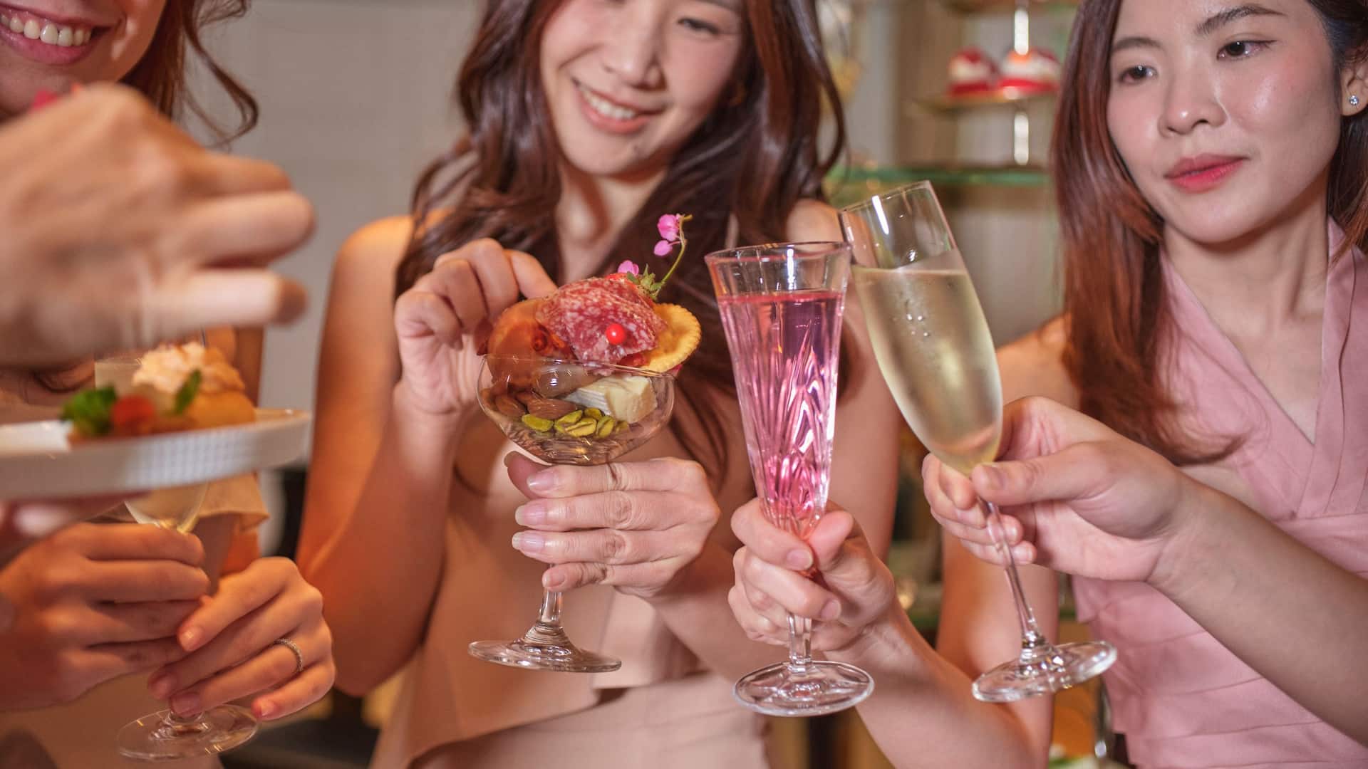 Global Bridal Room With Guests Detail