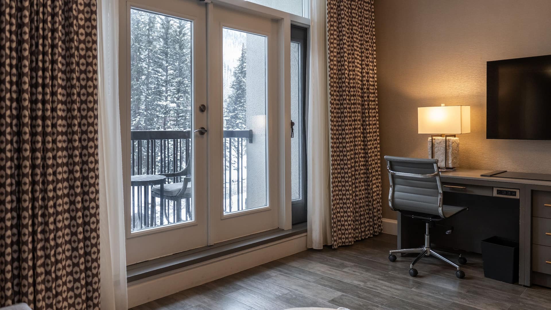 Grand Hyatt Vail Mountain View Executive Suite Living Room Balcony View