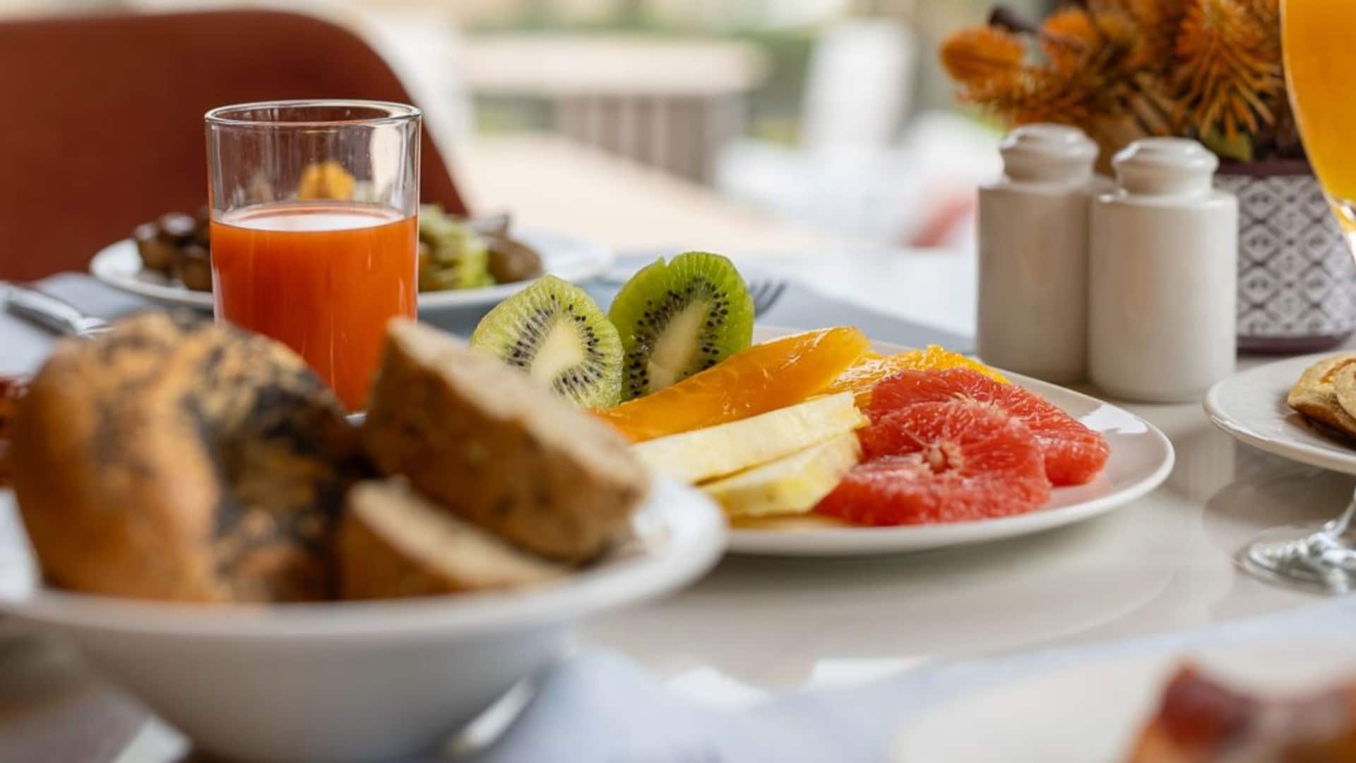 1 de 2 Grand Hyatt La Manga Club Golf & Spa Vertical Fruit Brunch