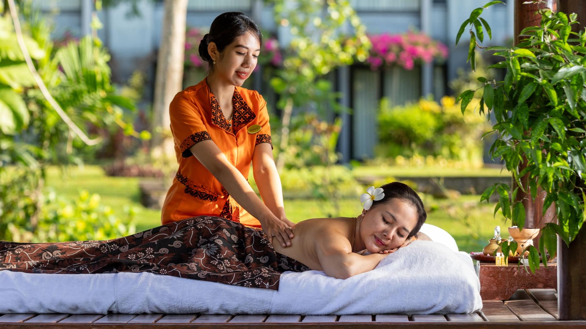 Hyatt Regency Yogyakarta Massage At Joglo Spa With Therapist