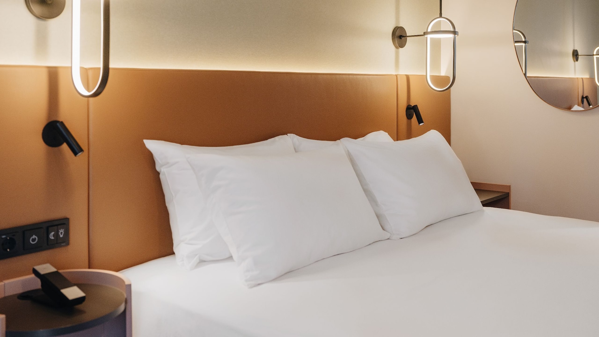 Hyatt Place Tallinn Guestroom Kind Bed Detail With Pillows