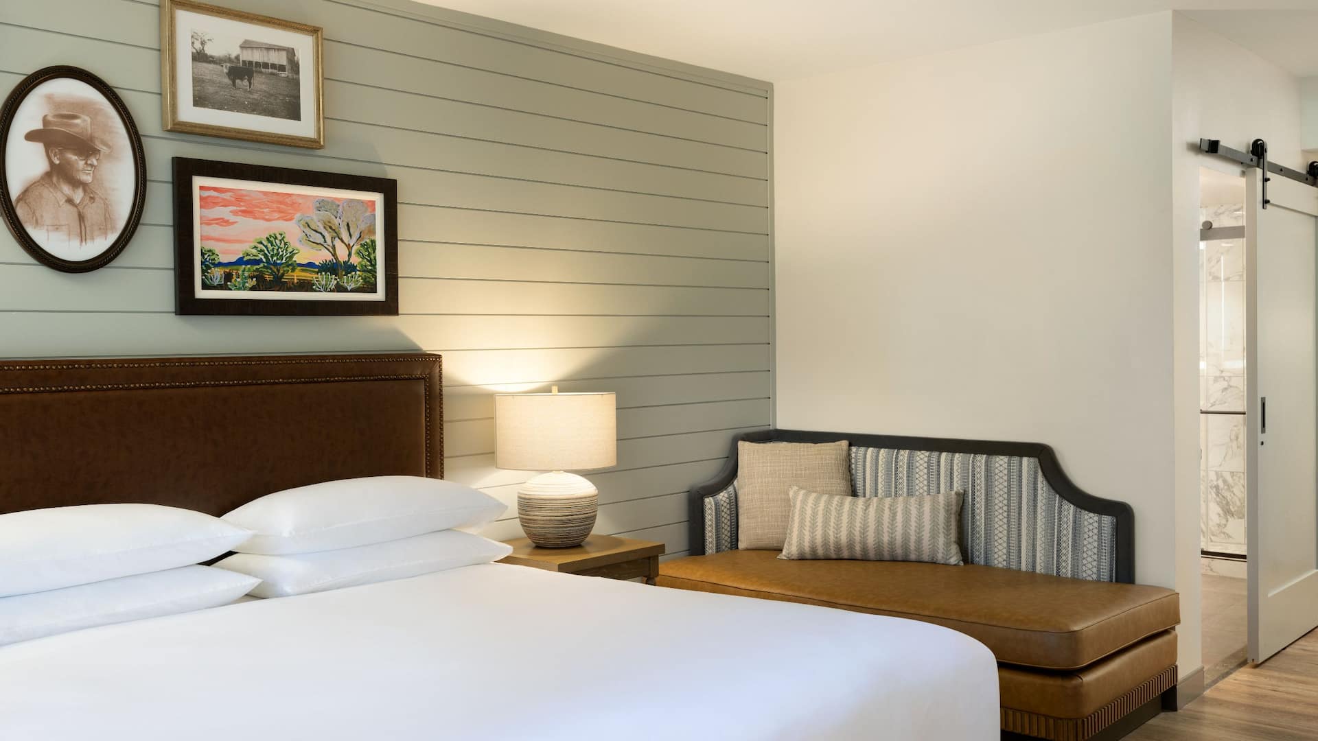 1 из 2 Hyatt Regency Hill Country Resort and Spa Hotel In Hotel King