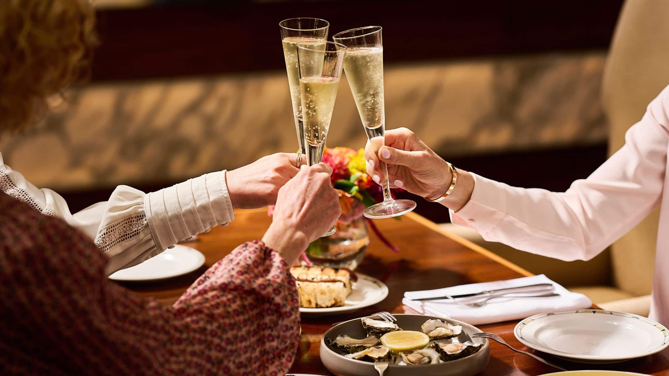 Hyatt Hotel Canberra - A Park Hyatt Hotel Guests Toasting In Tea Lounge