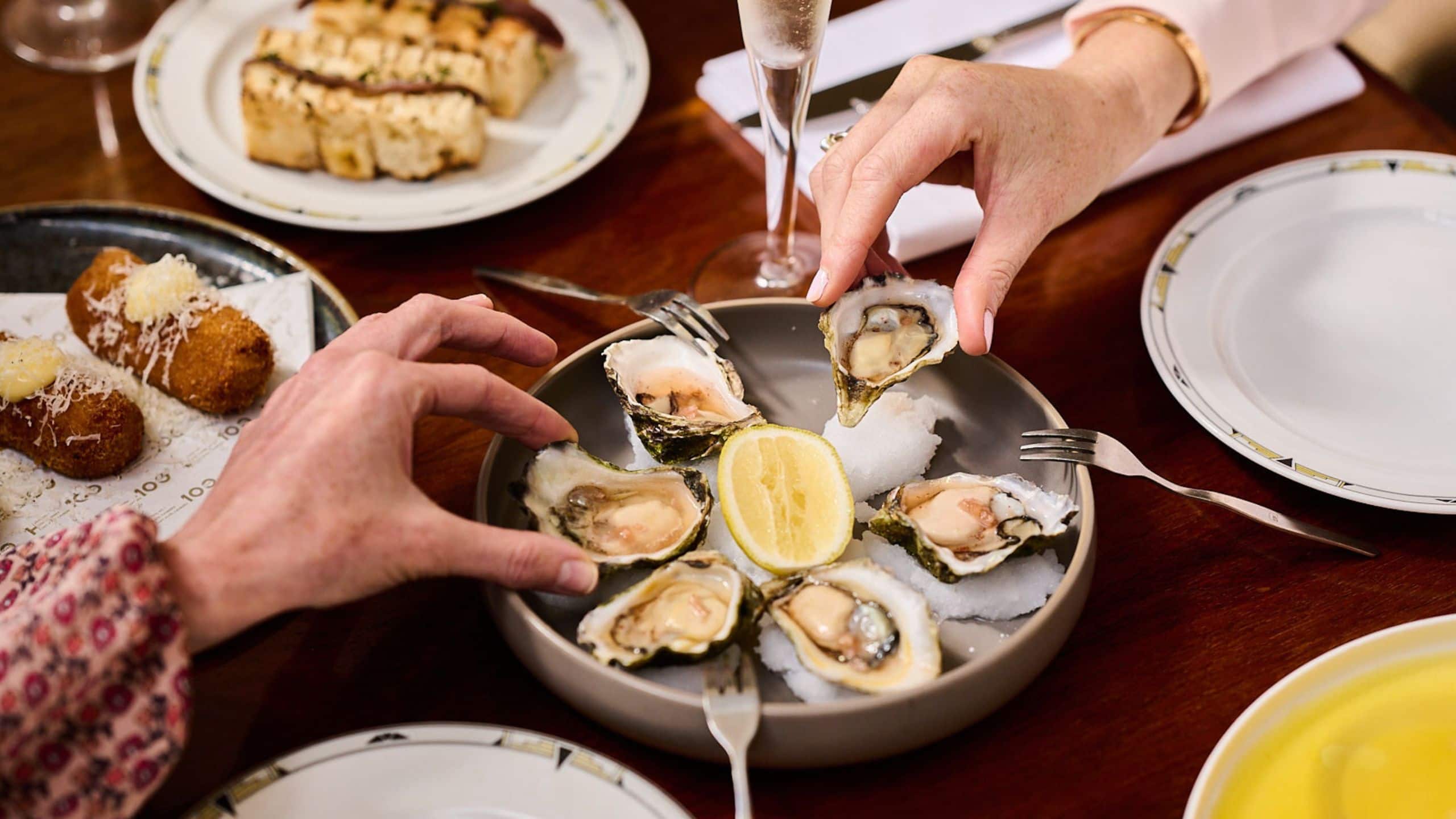 Hyatt Hotel Canberra - A Park Hyatt Hotel Guests Having Oysters In Tea Lounge