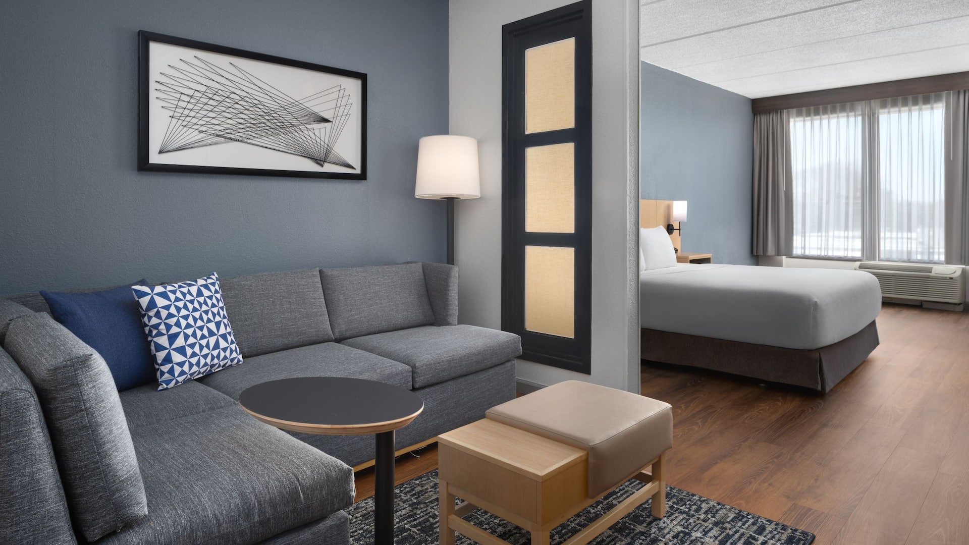 2/2 Hyatt Place Atlanta Airport-North Guest Room And Livingroom