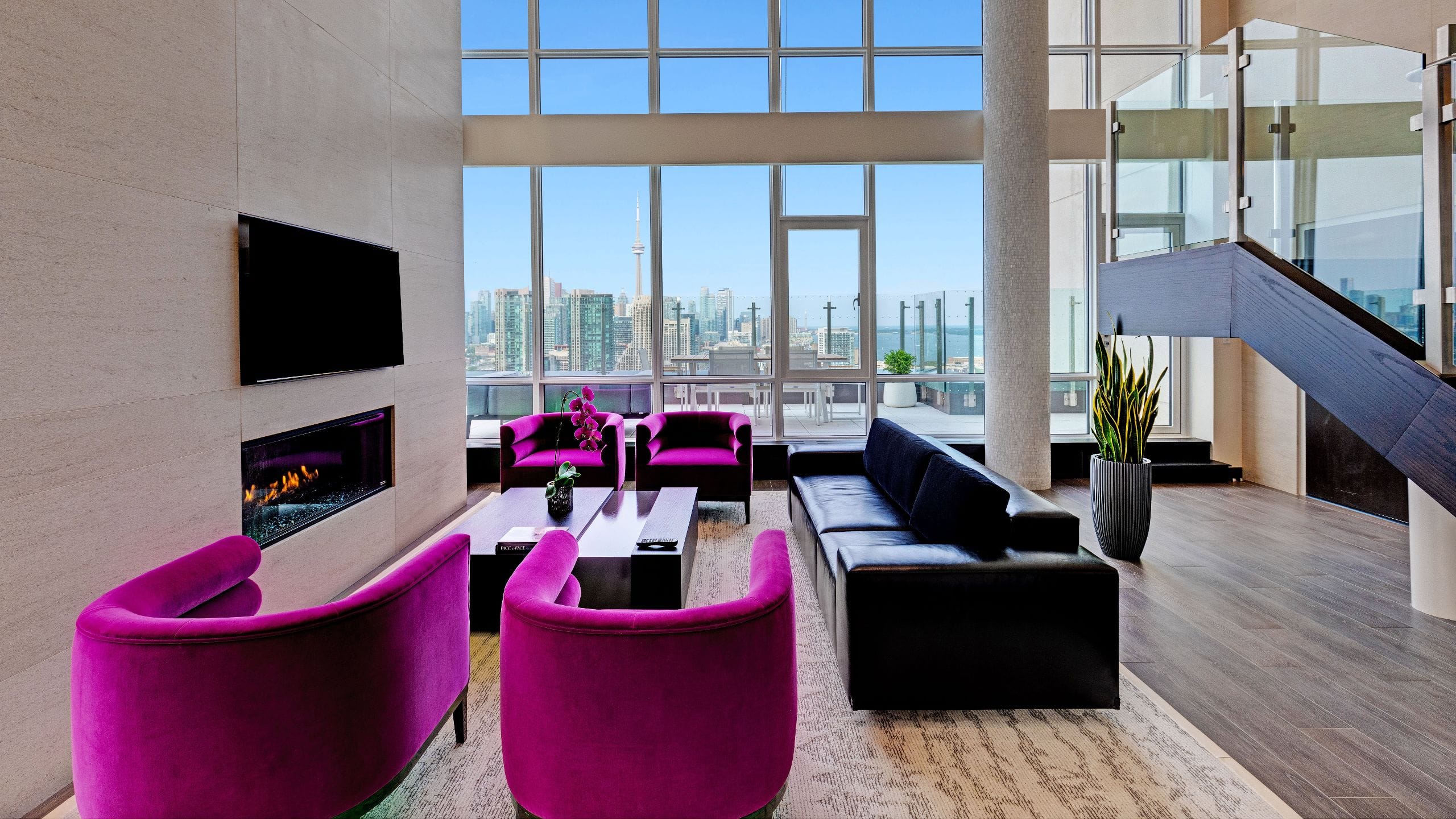 1 de 5 Hotel X Toronto Penthouse Suite Living Room