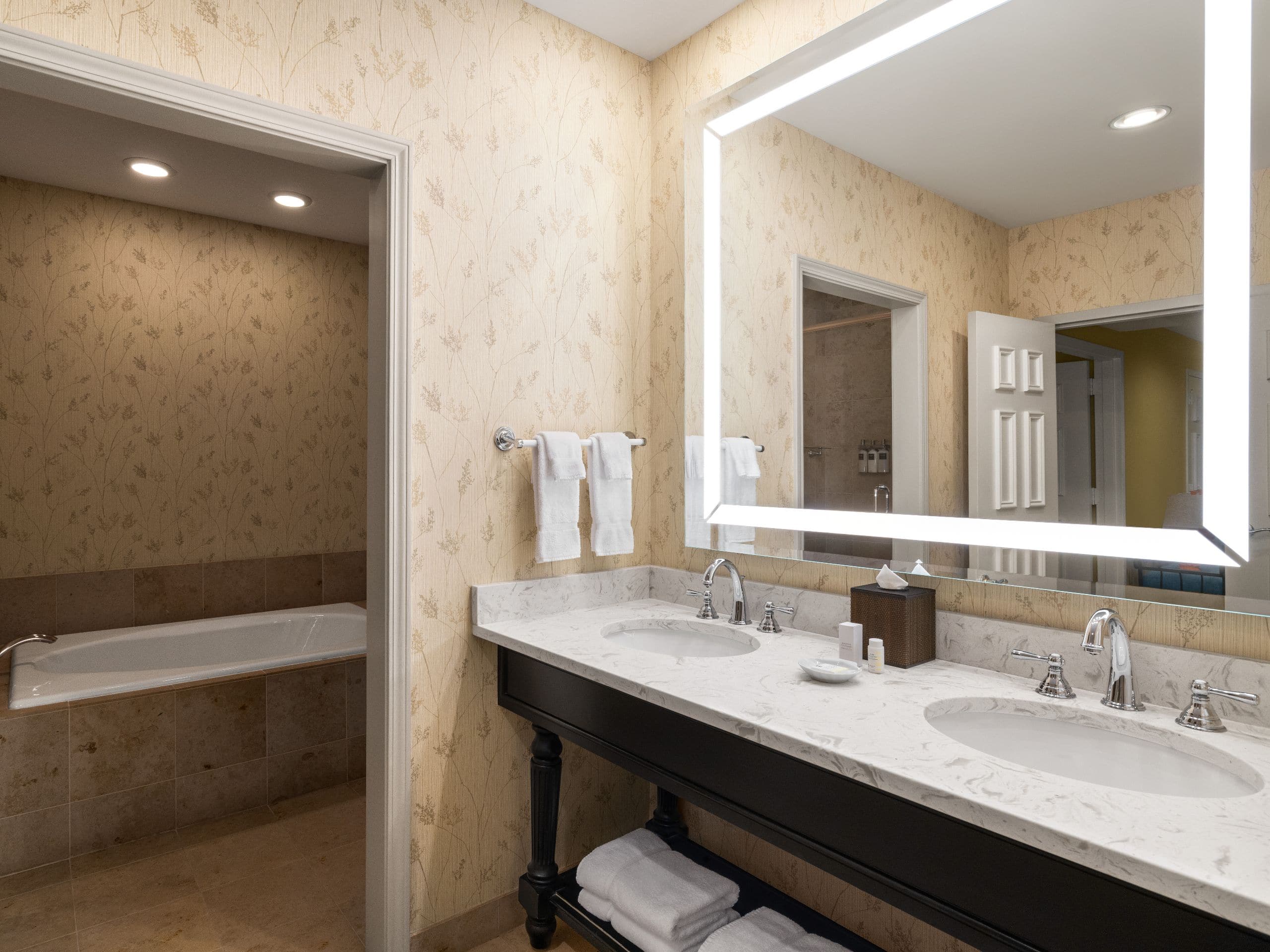 Wild Dunes Resort - Residences at Sweetgrass Boardwalk Inn Presidential Suite Bathroom