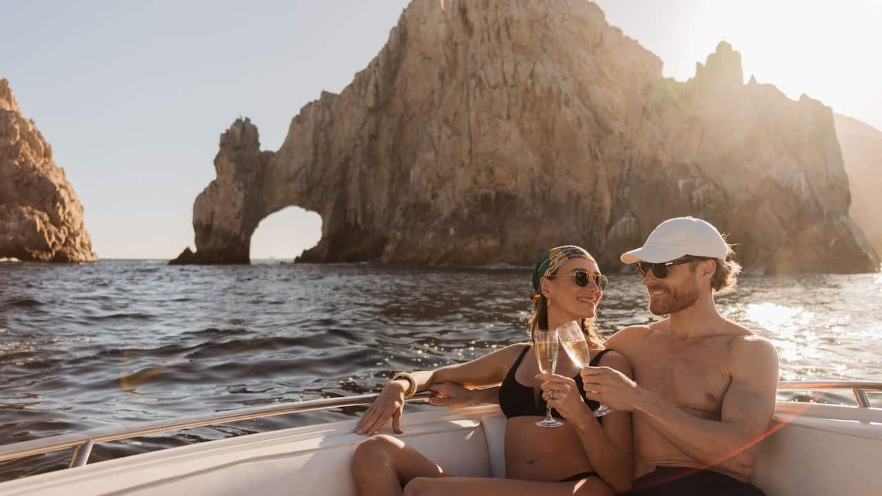 Los Arcos Tour Couple