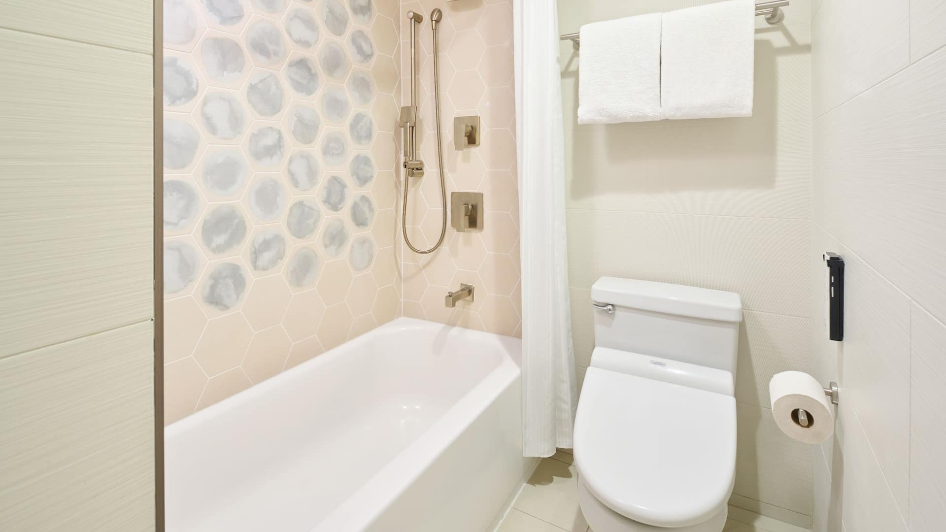 9/11 Hyatt Regency Waikiki Beach Resort and Spa King Bed Jr Suite Tub And Toilet
