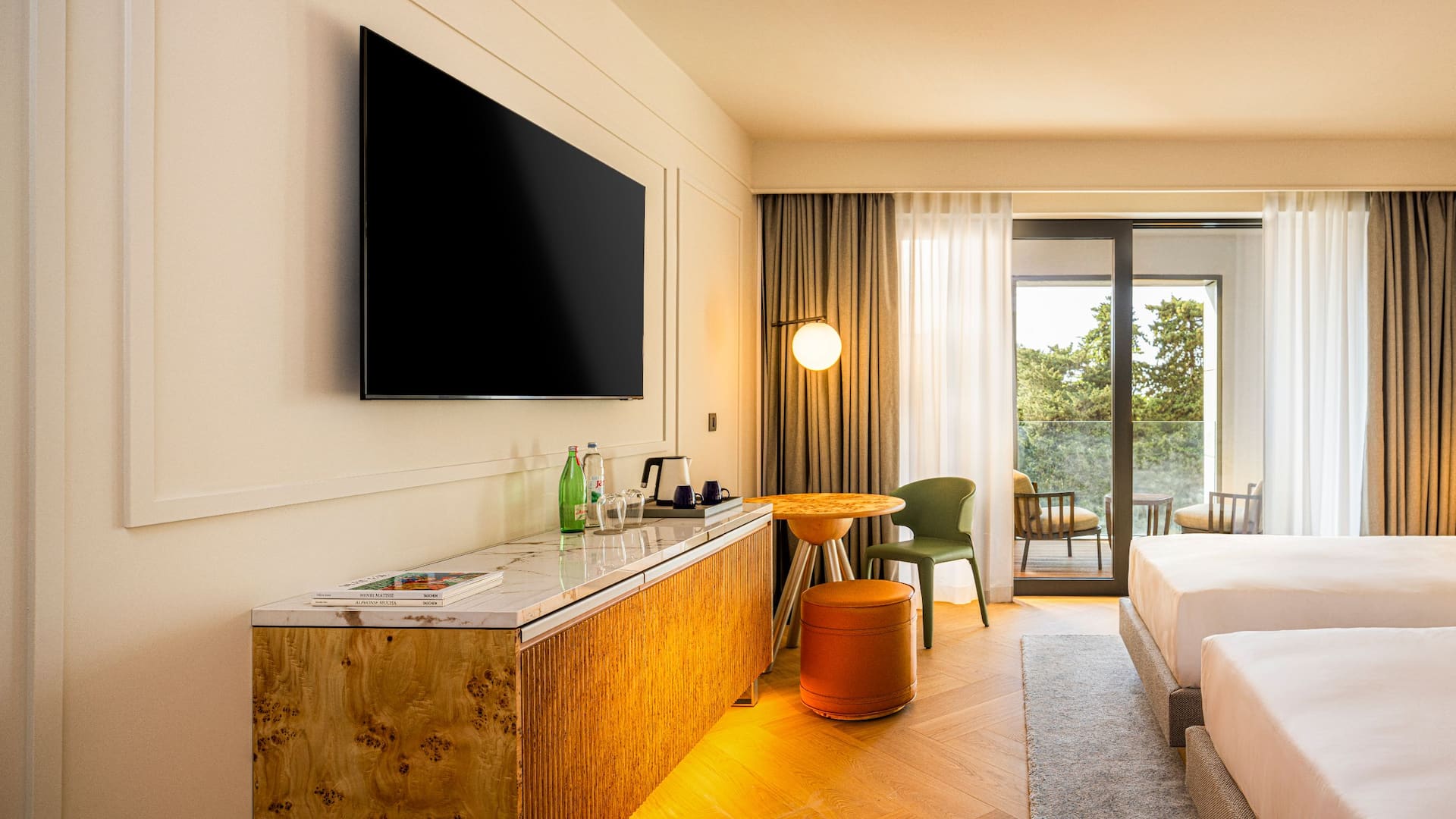 1 de 3 Hyatt Regency Zadar Twin Bed Balcony Deluxe Sitting Area